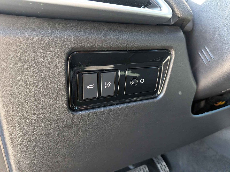 Jaguar F-Pace 4x4 2.0d 132 kW automat rok 2016, 165 281 km, Česko — foto 12 z 17