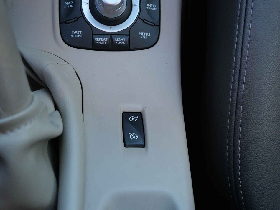 Renault Mégane 1.4 TCe 96 kW manuál rok 2012, 195 013 km, Česko — foto 14 z 23