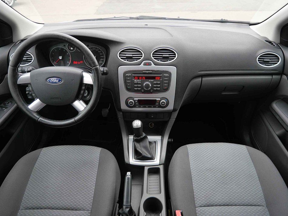 Ford Focus 1.6i 74 kW manuál rok 2007, 204 000 km, Česko — foto 8 z 16