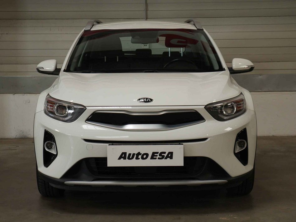 Kia Stonic 1.2i 61 kW manuál rok 2019, 38 005 km, Česko — foto 2 z 9