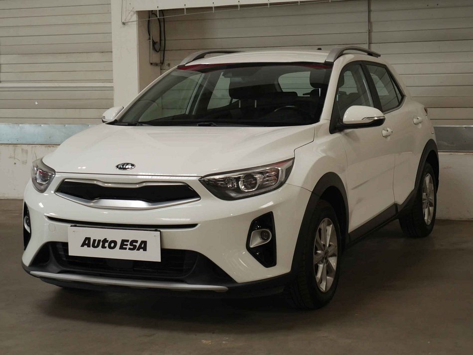 Kia Stonic 1.2i 61 kW manuál rok 2019, 38 005 km, Česko — foto 3 z 9