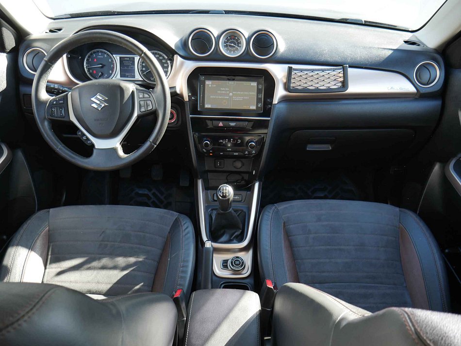 Suzuki Vitara VVTi 4x4 1.6 88 kW manuál rok 2018, 89 419 km, Česko — foto 8 z 9
