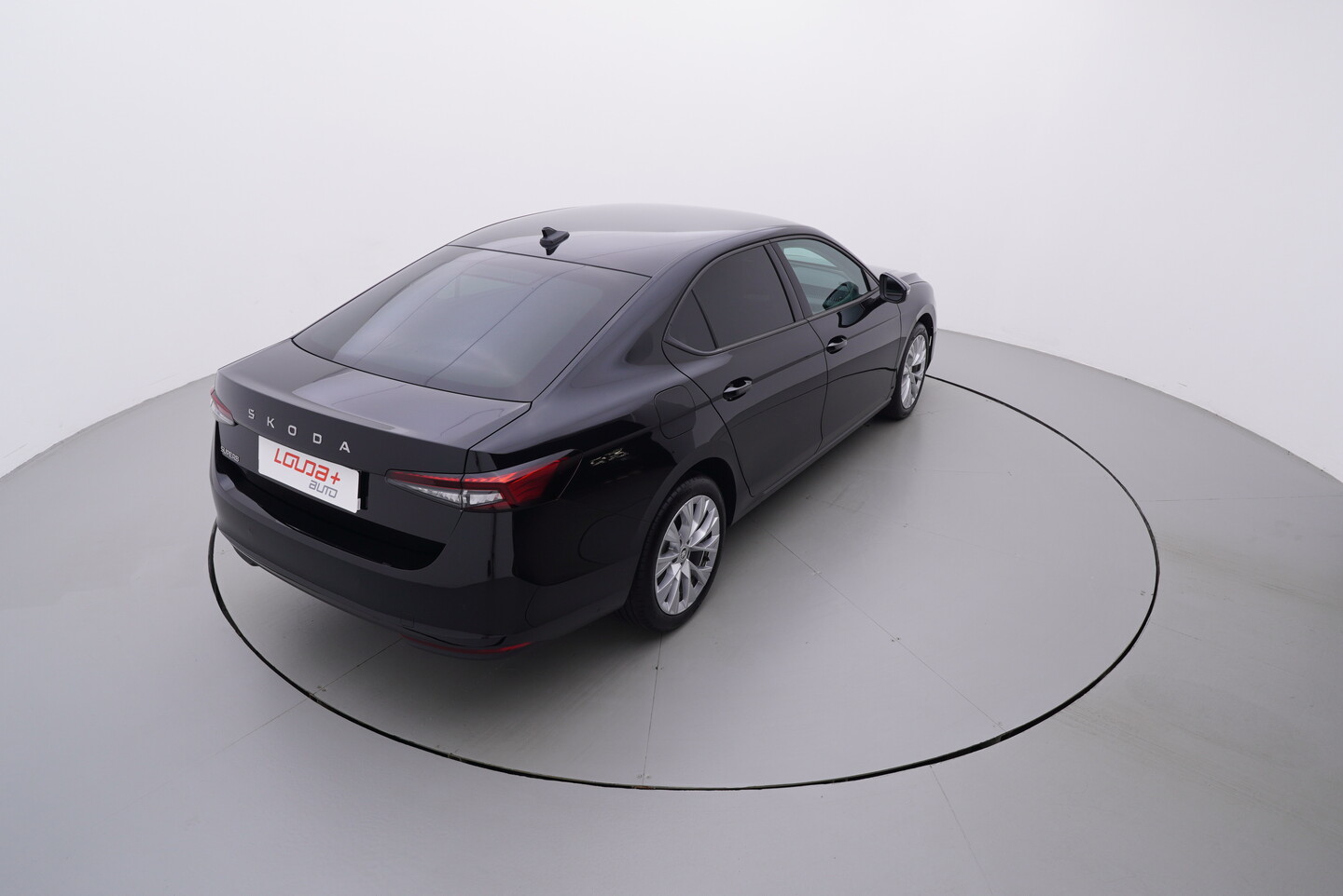 Škoda Superb 2.0 TDI 110 kW automat rok 2024, 18 975 km, Česko — foto 11 z 60