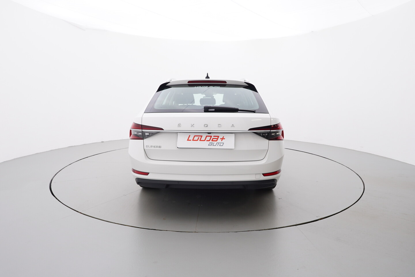 Škoda Superb 2.0 TDI 140 kW automat rok 2019, 158 180 km, Česko — foto 4 z 60