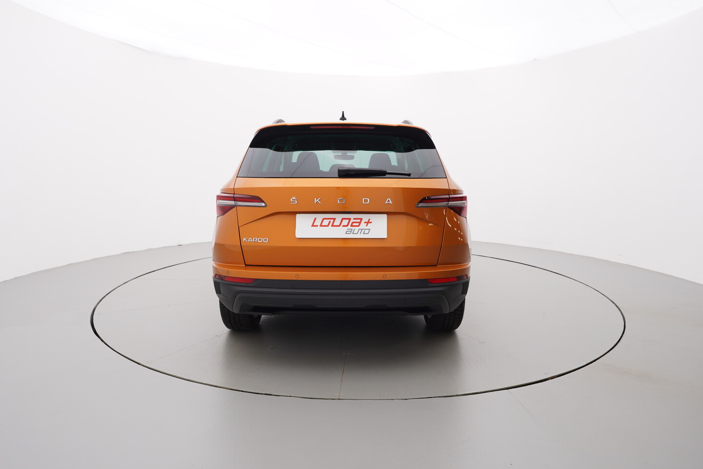 Škoda Karoq 1.0 TSI 81 kW manuál rok 2022, 19 400 km, Česko — foto 2 z 60