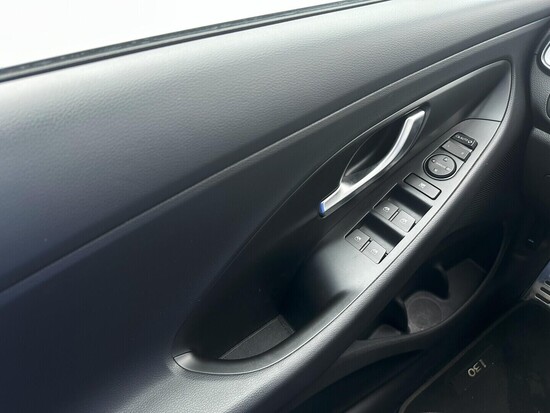 Hyundai i30 1.5 117 kW automat rok 2023, 24 198 km, Česko — foto 5 z 40