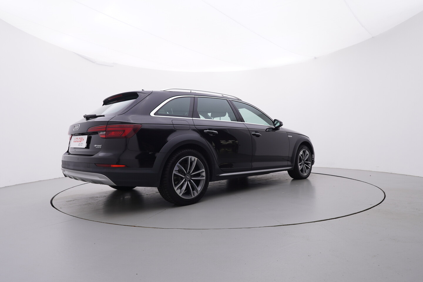 Audi a4 quattro 2.0 TDI 140 kW automat rok 2018, 182 225 km, Česko — foto 16 z 60
