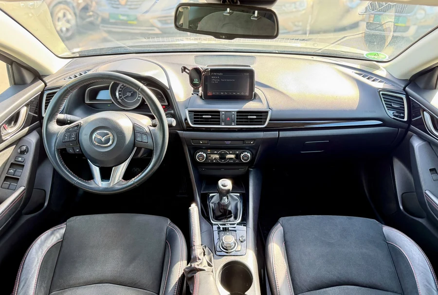 Mazda 3 2.0 88 kW manuál, Česko — foto 5 z 9