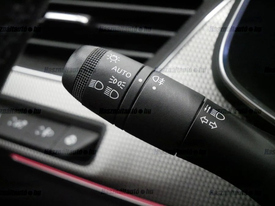 Renault Arkana E-Tech 1.6 69 kW automatic, Česko — foto 15 z 29