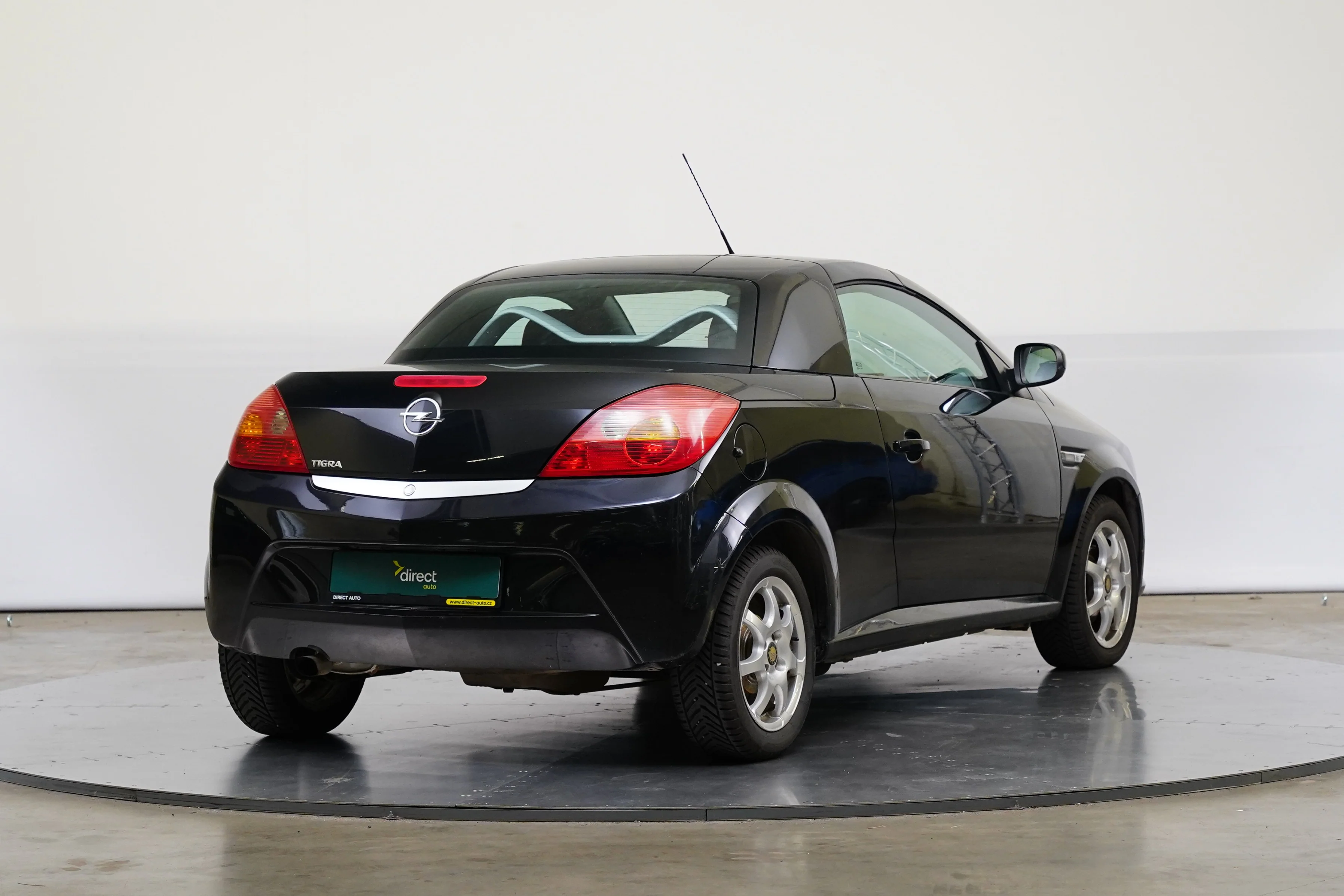 Opel Tigra 16V 1.4 66 kW, Czech Republic — foto 2 z 6