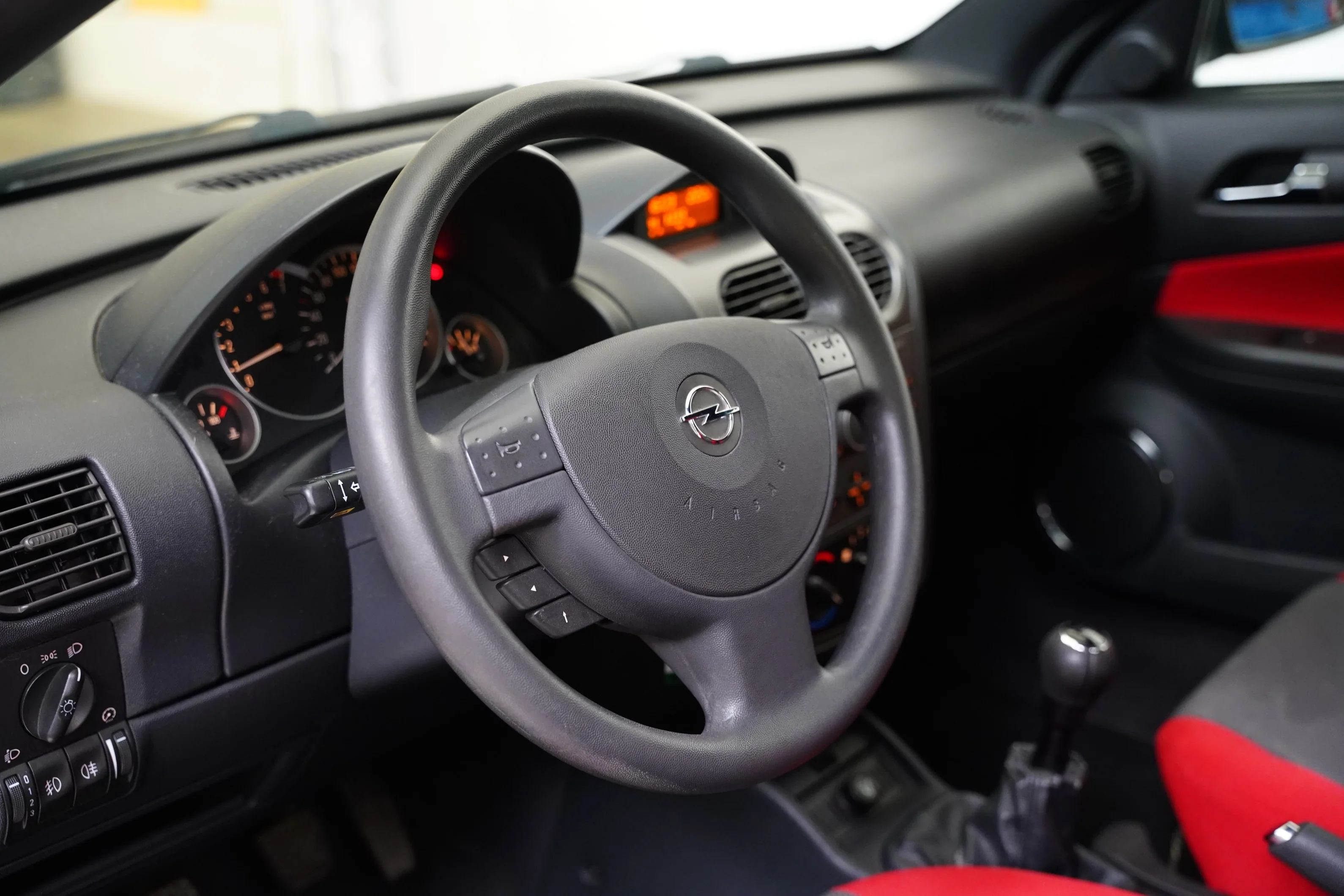 Opel Tigra 16V 1.4 66 kW, Czech Republic — foto 5 z 6