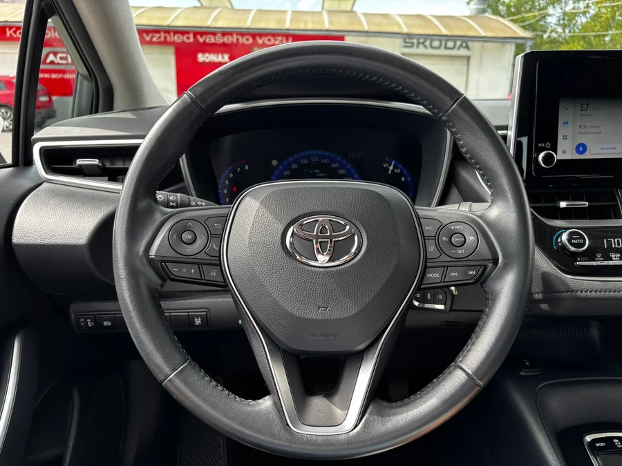 Toyota Corolla 1.5, Česko — foto 9 z 14