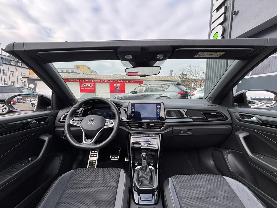 Volkswagen T-Roc 1.5 TSI, Česko — foto 10 z 11
