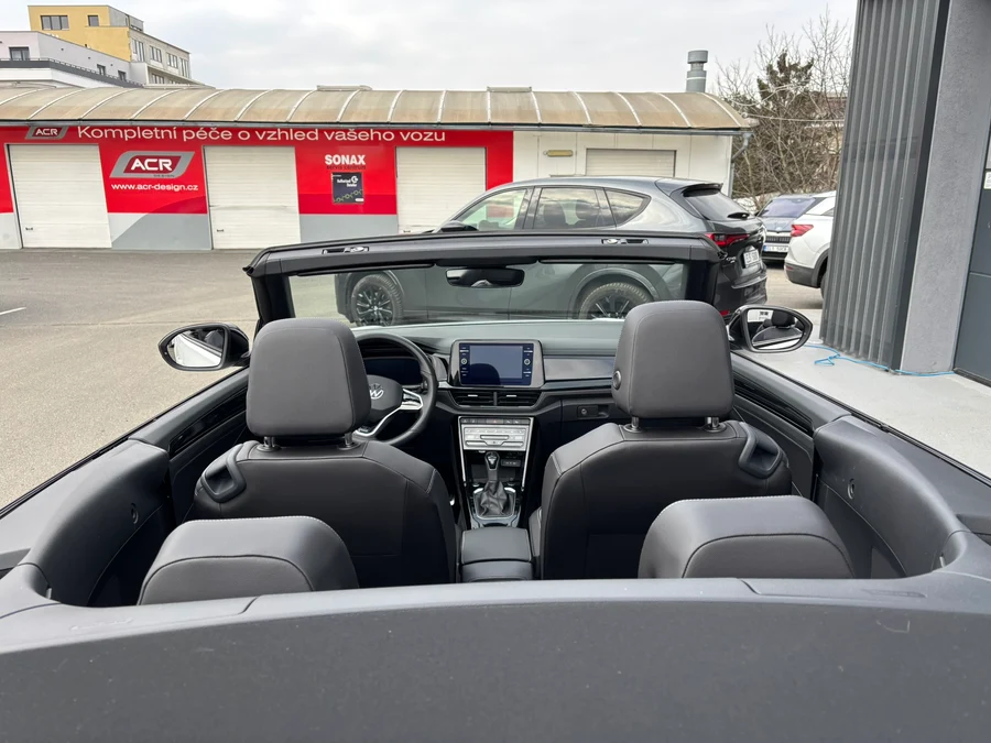 Volkswagen T-Roc 1.5 TSI, Česko — foto 8 z 11