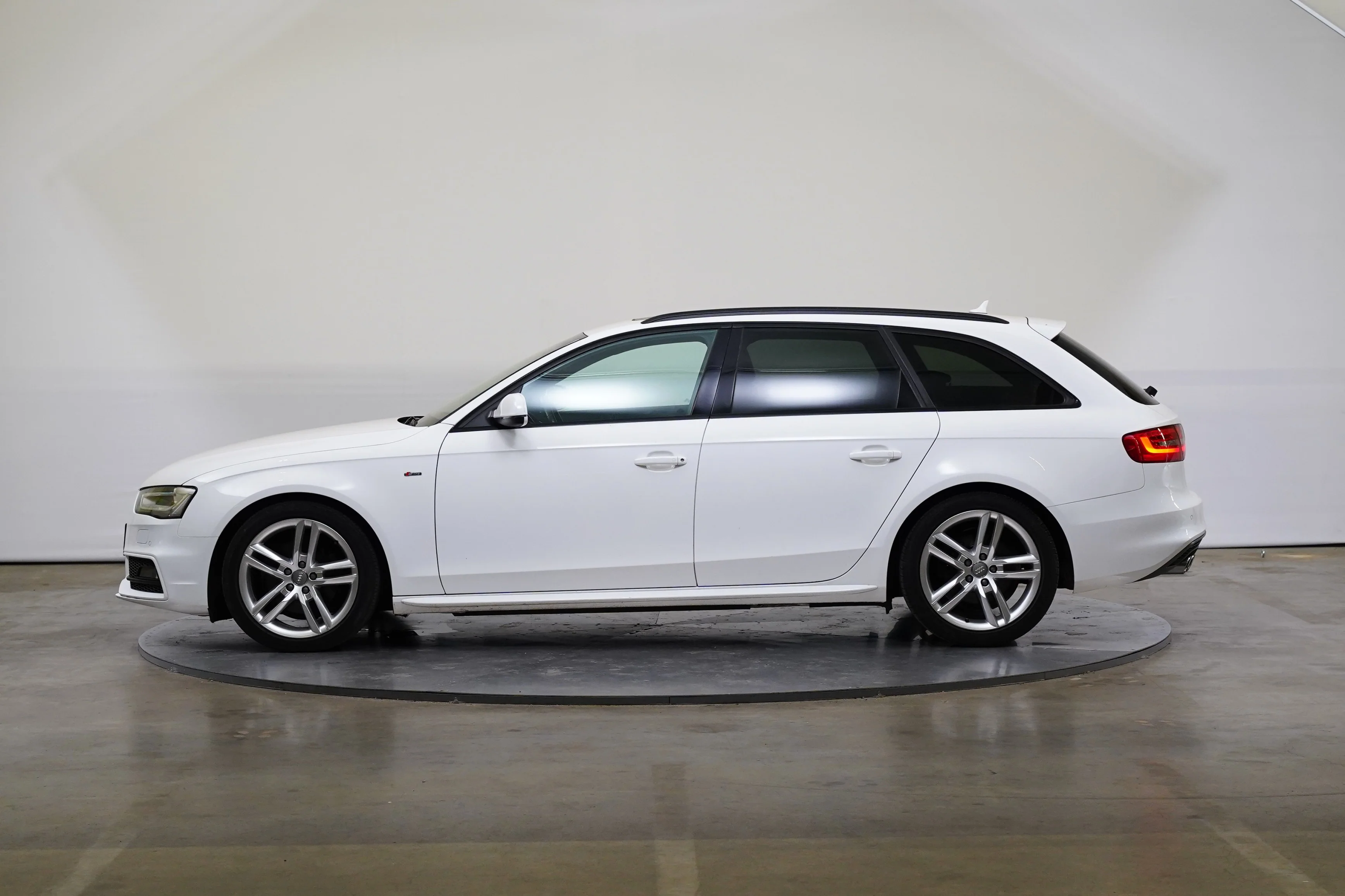 Audi a4 2.0 TDI 110 kW, Česko — foto 3 z 6