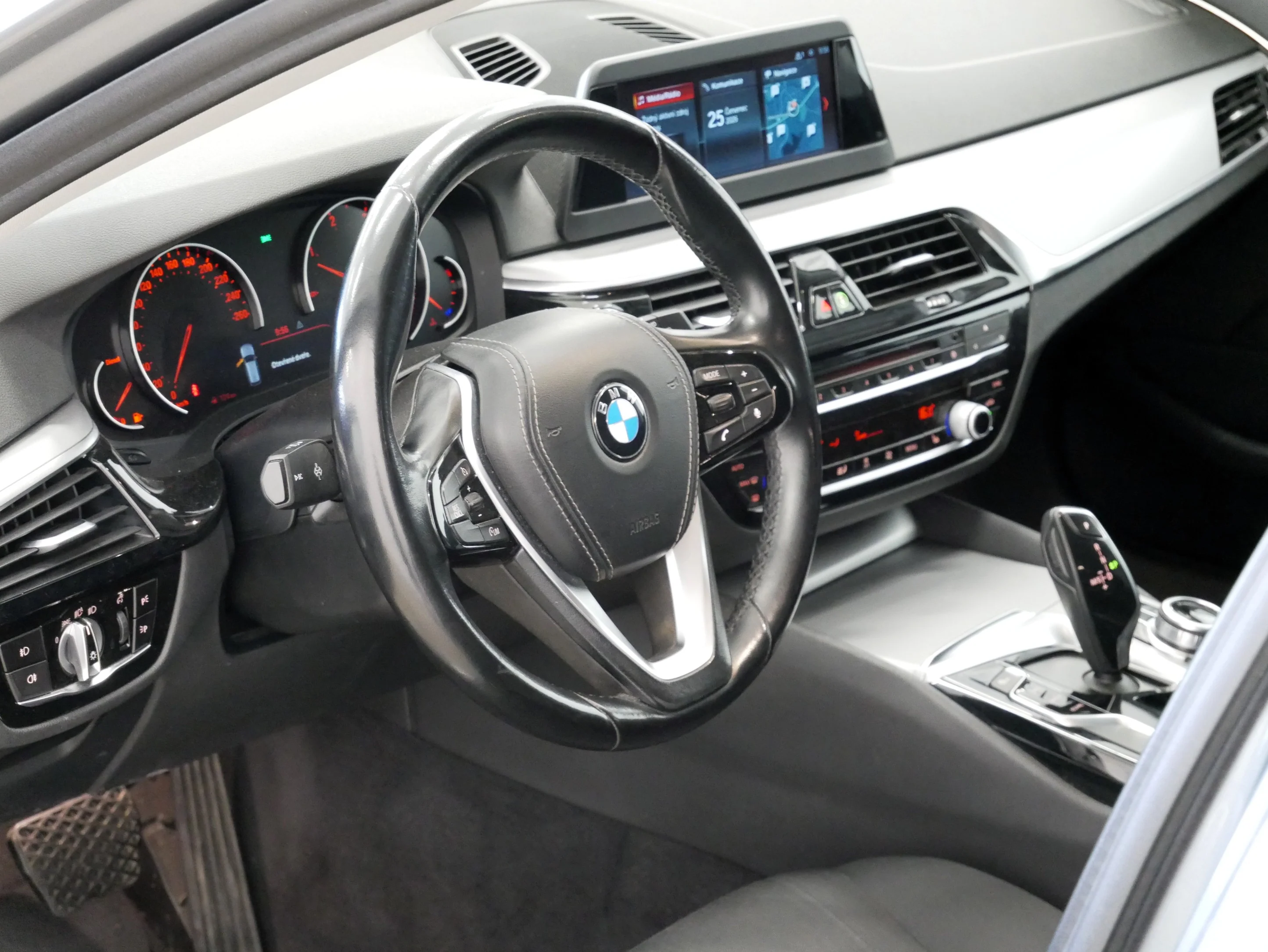 BMW Řada 5 140 kW automatic, Česko — foto 5 z 6