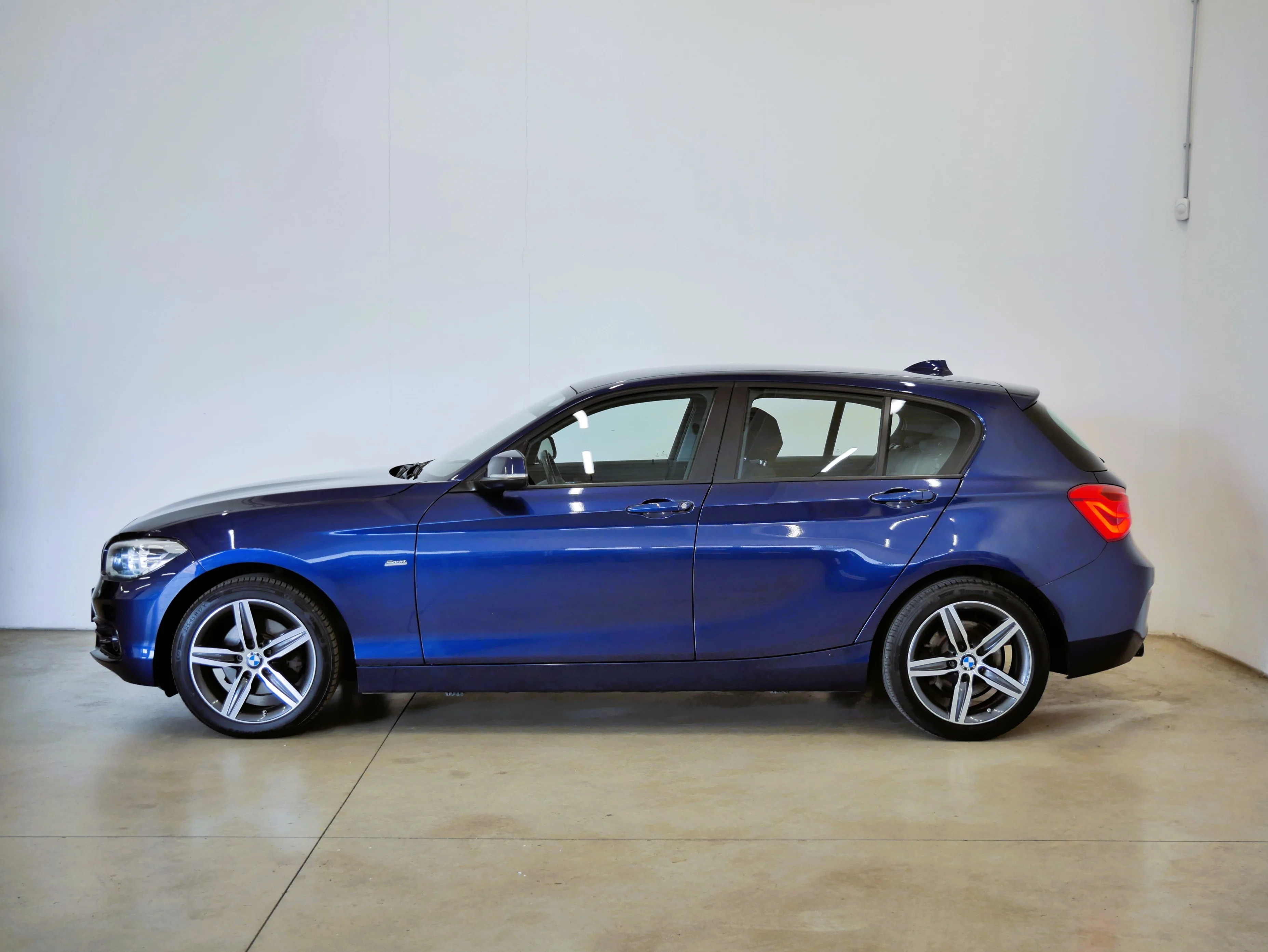 BMW Řada 1 2,0 135 kW automatic, Česko — foto 3 z 6
