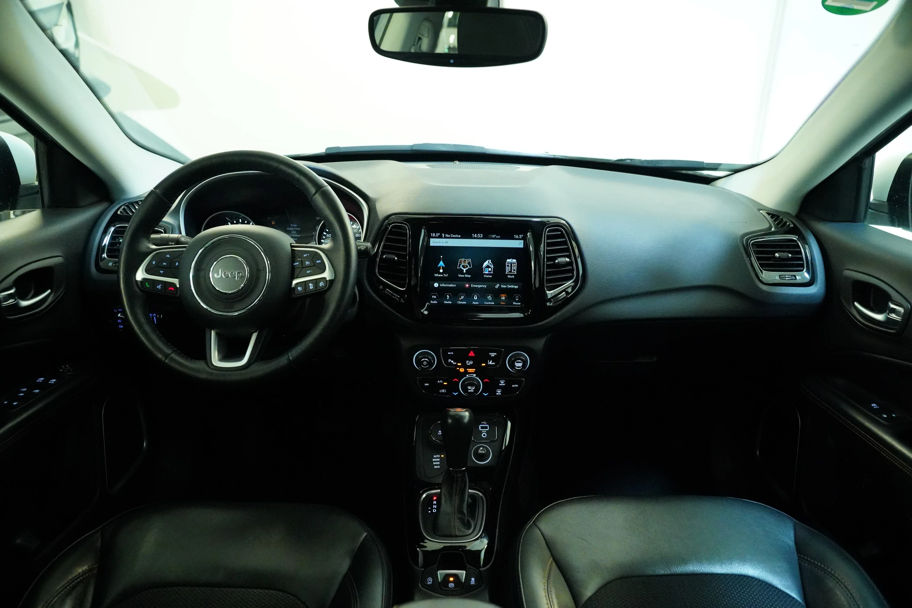 Jeep Compass M-Air 4WD 1.4 125 kW automatic, Česko — foto 5 z 6