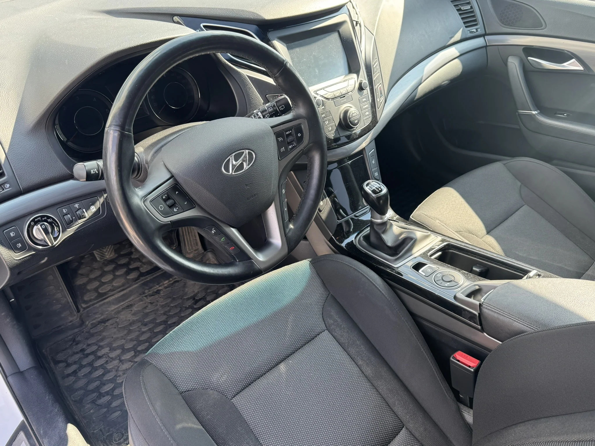 Hyundai i40 1.6 CRDi 100 kW, Česko — foto 5 z 6