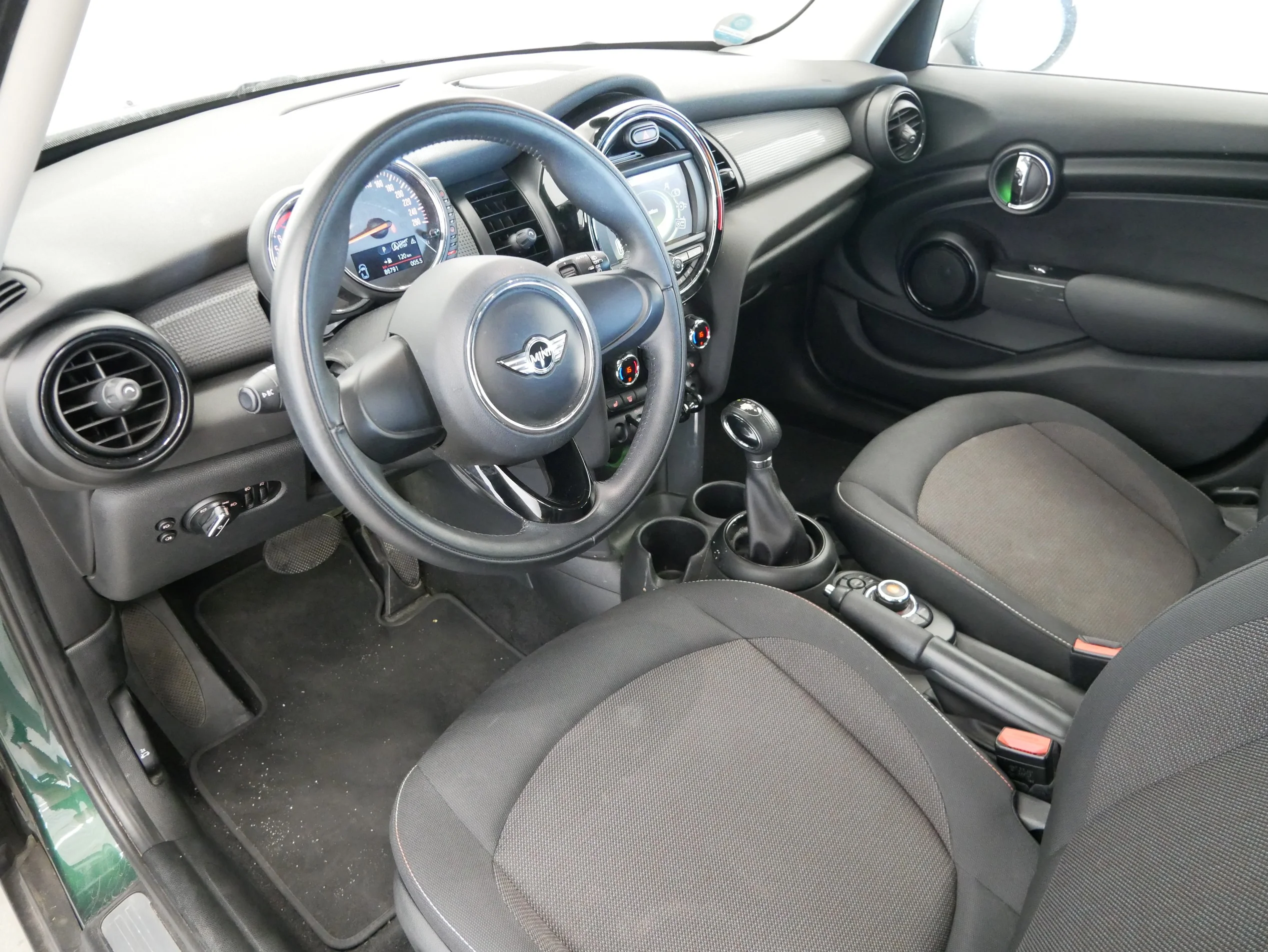MINI One 1.2 i 75 kW automatic, Česko — foto 5 z 6