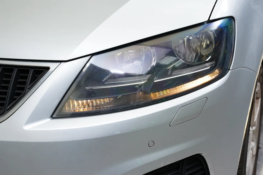 Seat Alhambra 2.0 TDI 103 kW, Česko — foto 9 z 26