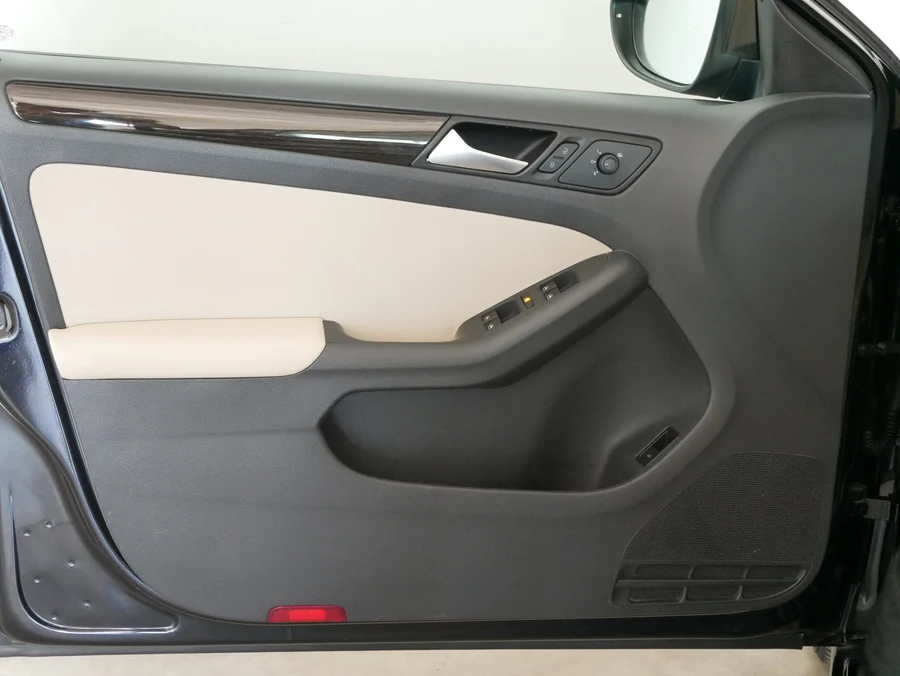 Volkswagen Jetta Comfortline 2.0 TDI 81 kW automatic, Česko — foto 12 z 25