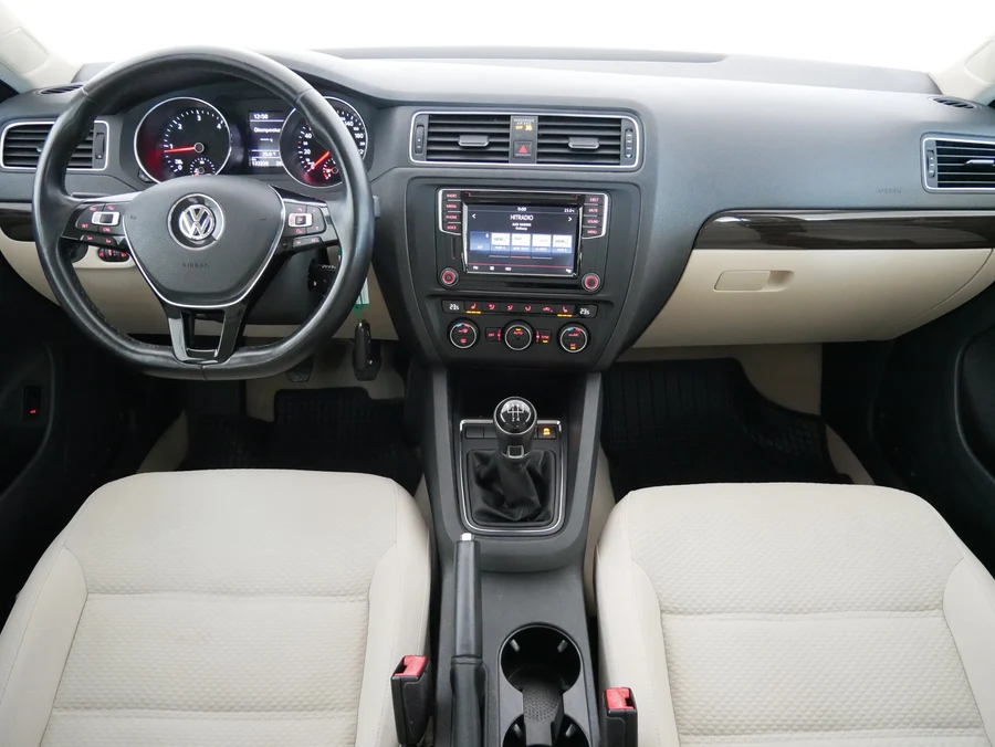 Volkswagen Jetta Comfortline 2.0 TDI 81 kW automatic, Česko — foto 5 z 25
