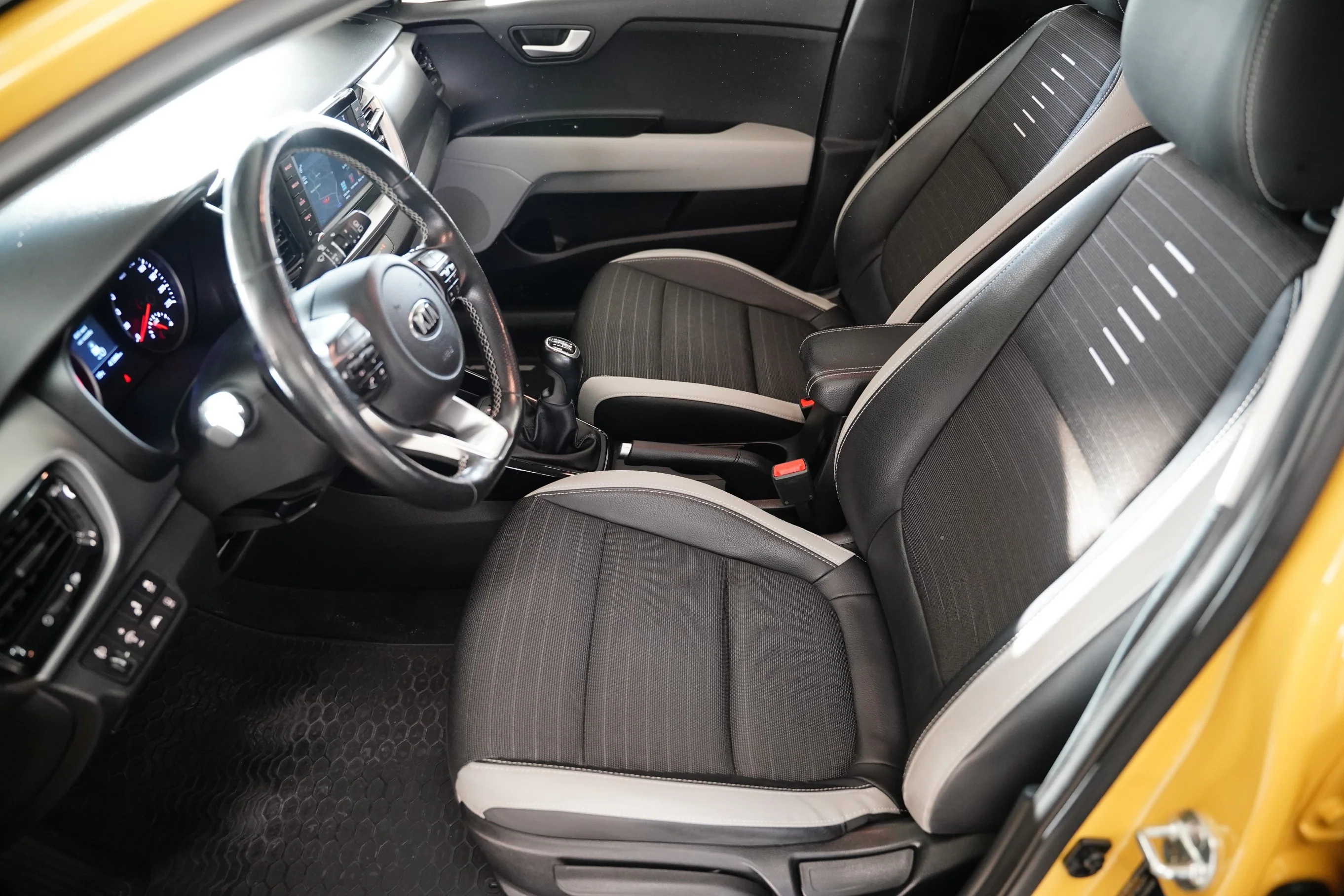 Kia Stonic Cvvt 1.4 73 kW, Česko — foto 5 z 6