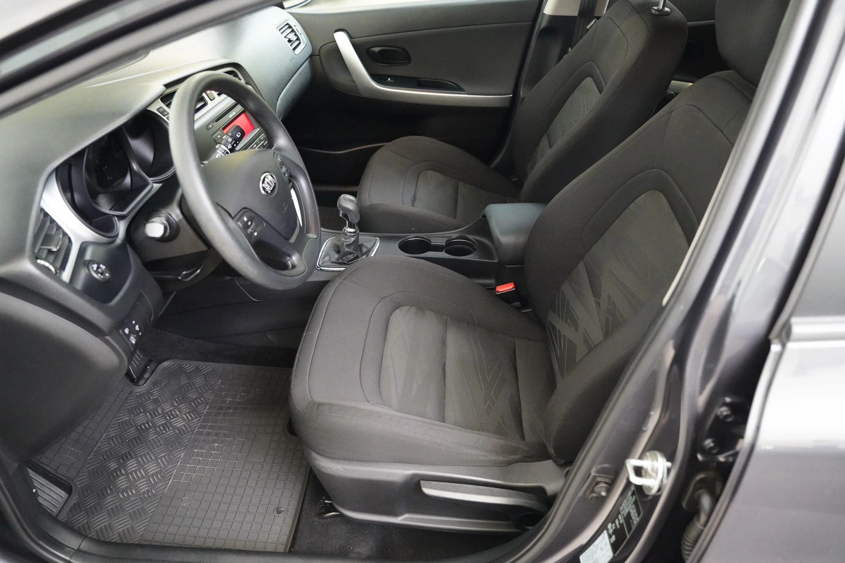Kia Ceed 1.4 73 kW, Česko — foto 4 z 6