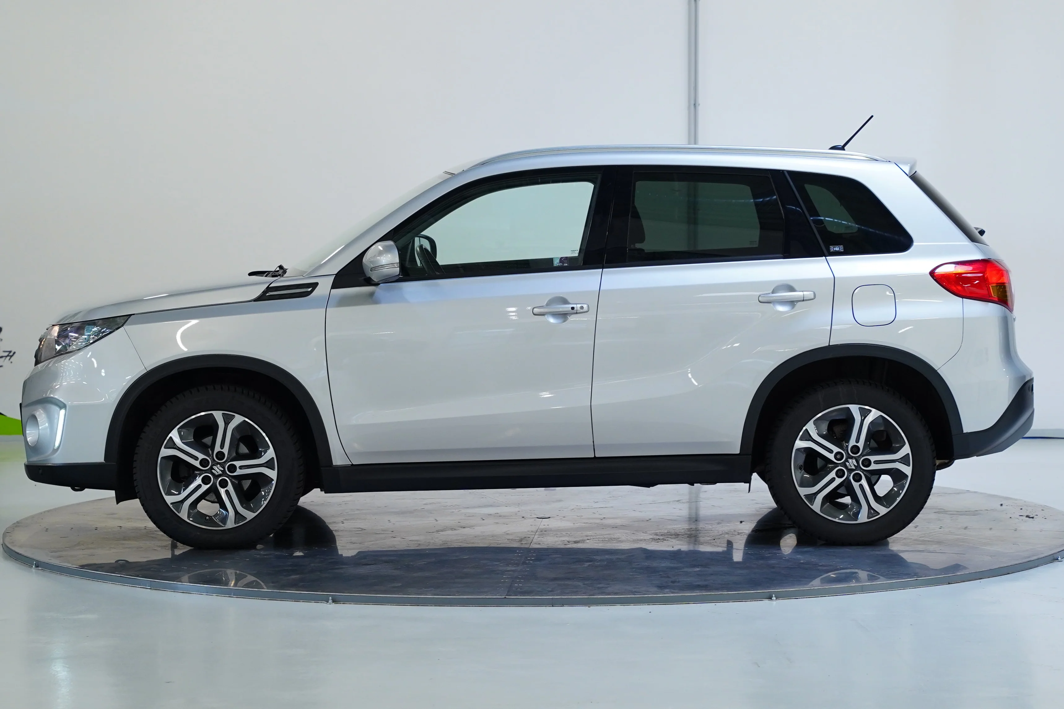 Suzuki Vitara 1.6i 88 kW automatic, Česko — foto 3 z 6