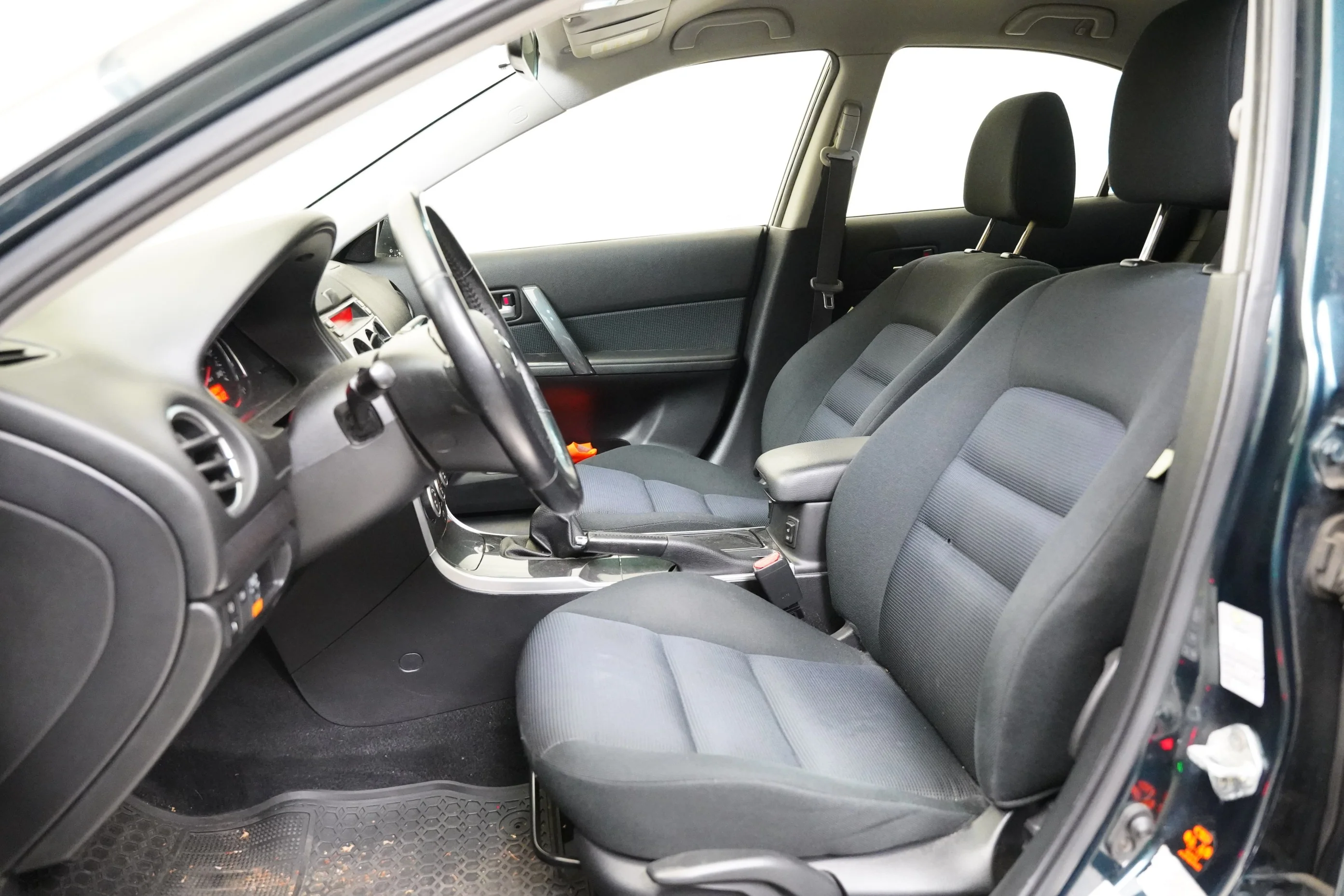 Mazda 6 2.0 i 108 kW, Česko — foto 5 z 6