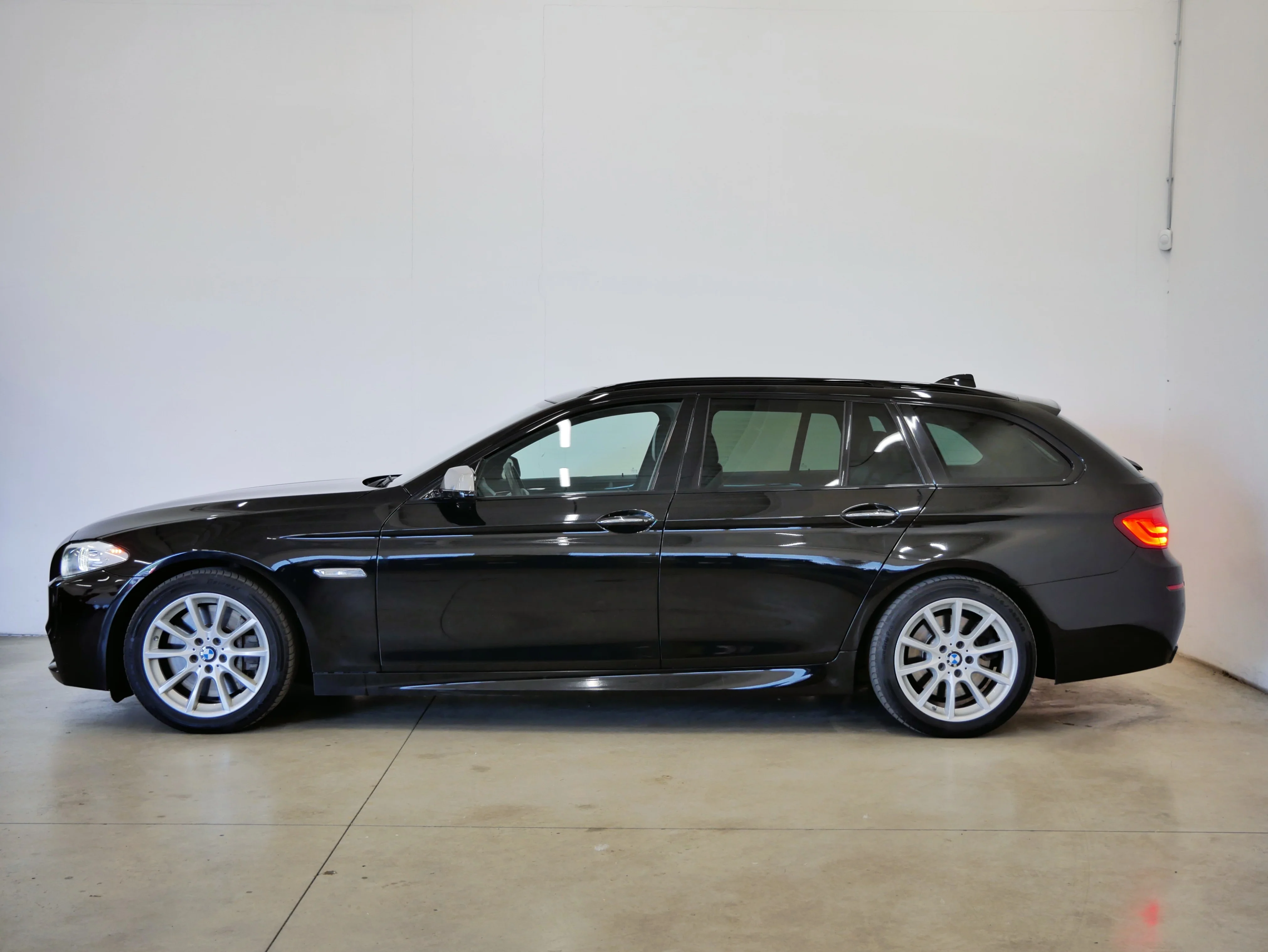 BMW Řada 5 xDrive 280 kW automatic, Česko — foto 5 z 6