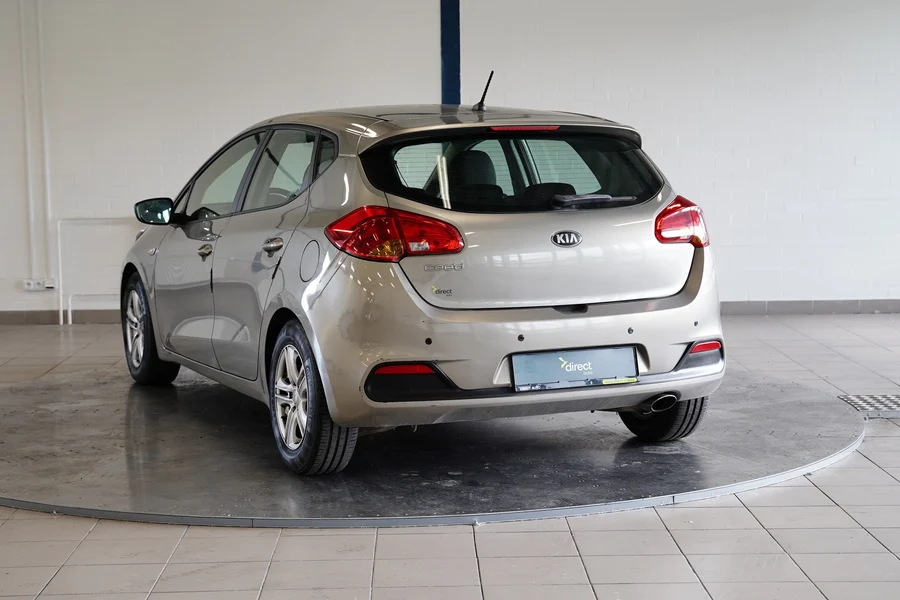 Kia Ceed 1.6 GDI 99 kW, Česko — foto 7 z 22