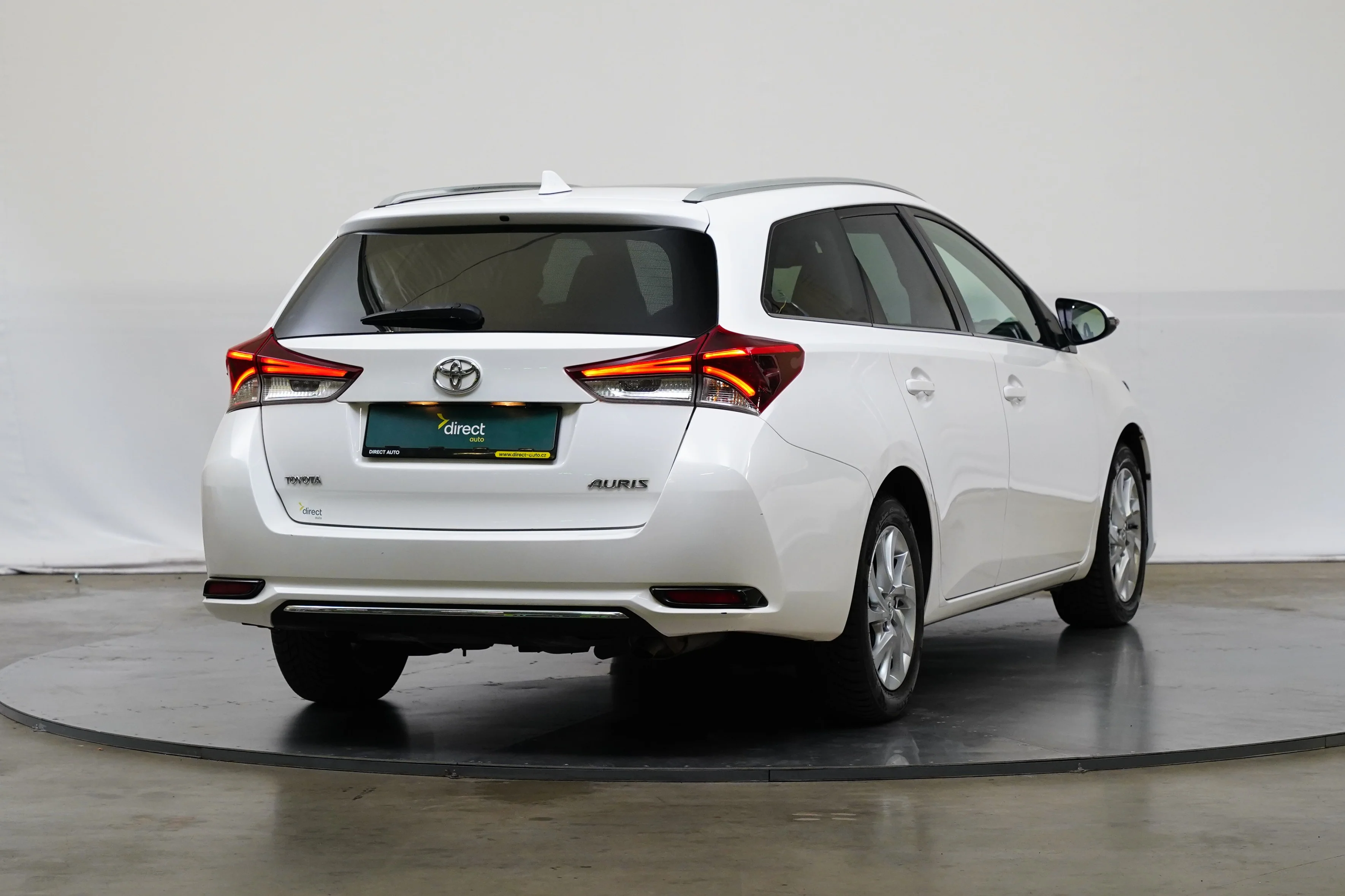 Toyota Auris D-4D 1.6 D 82 kW automatic, Česko — foto 2 z 6