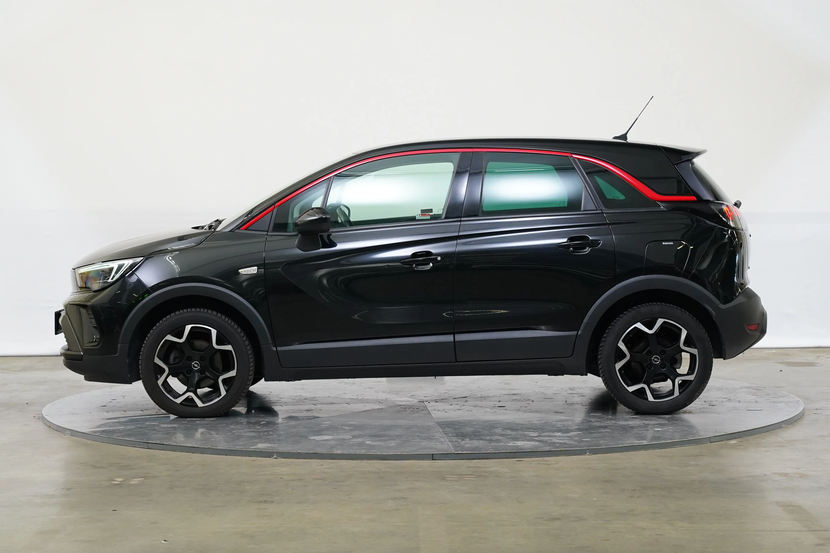 Opel Crossland X Turbo 1.2 T 96 kW automatic, Česko — foto 3 z 6