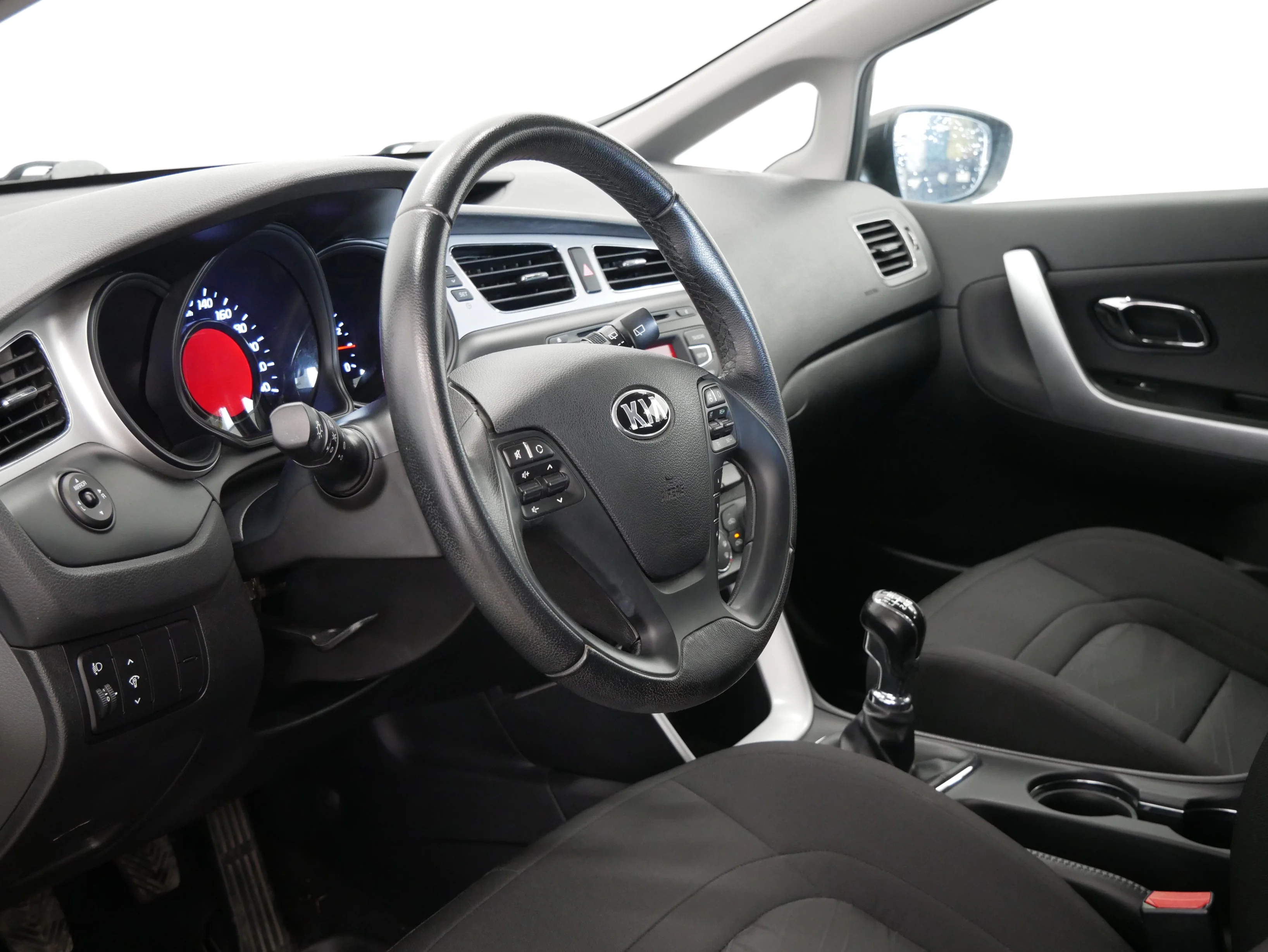 Kia Ceed 1.4i 74 kW, Česko — foto 5 z 6