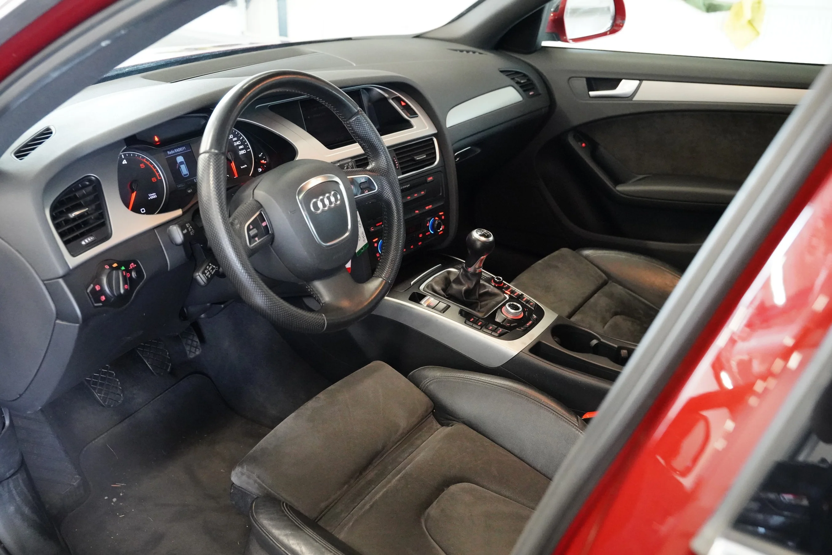 Audi a4 2.0 TDI 105 kW, Česko — foto 5 z 6