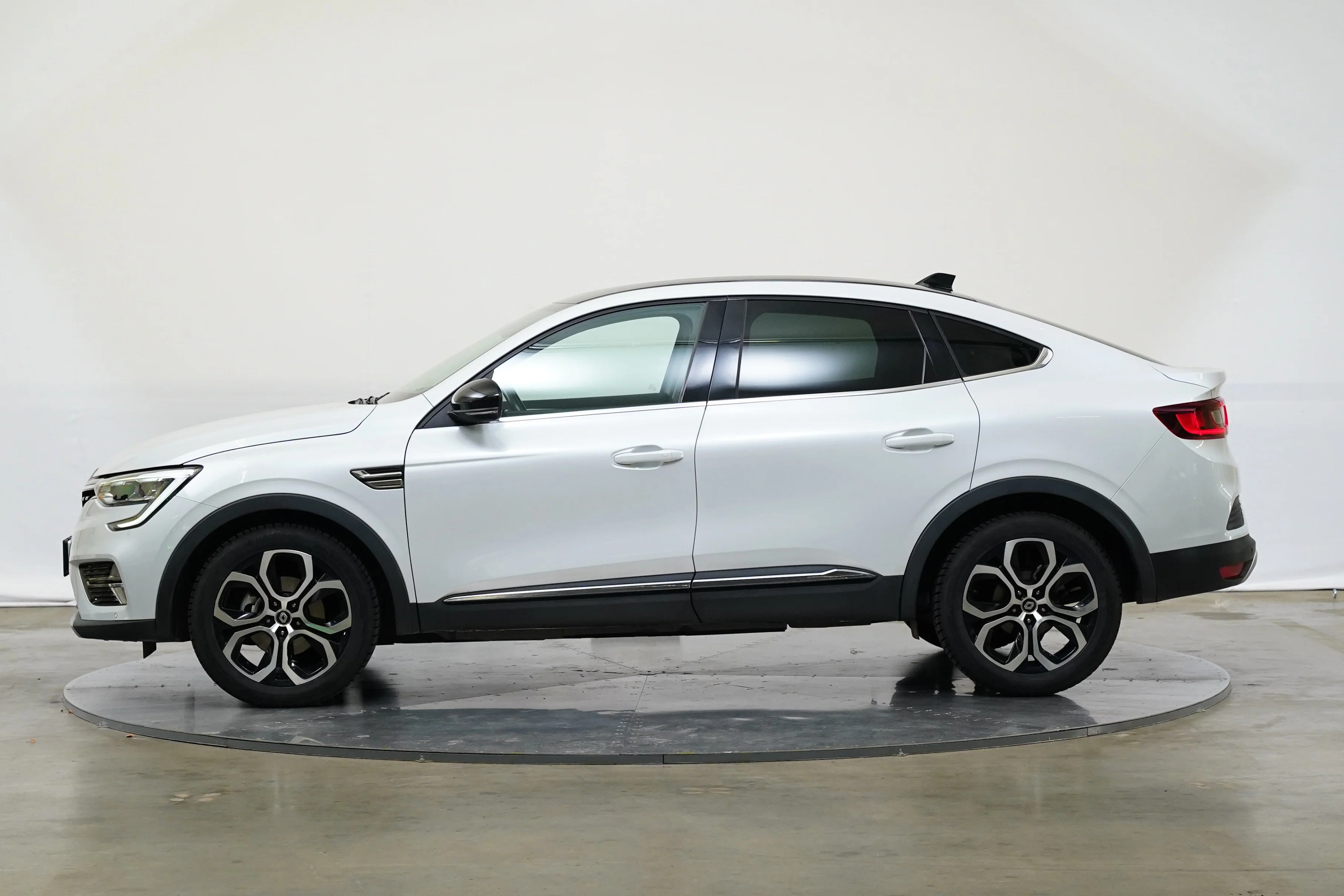 Renault Arkana E-tech Hybrid 1.6 105kW automat, Česko — foto 3 z 6