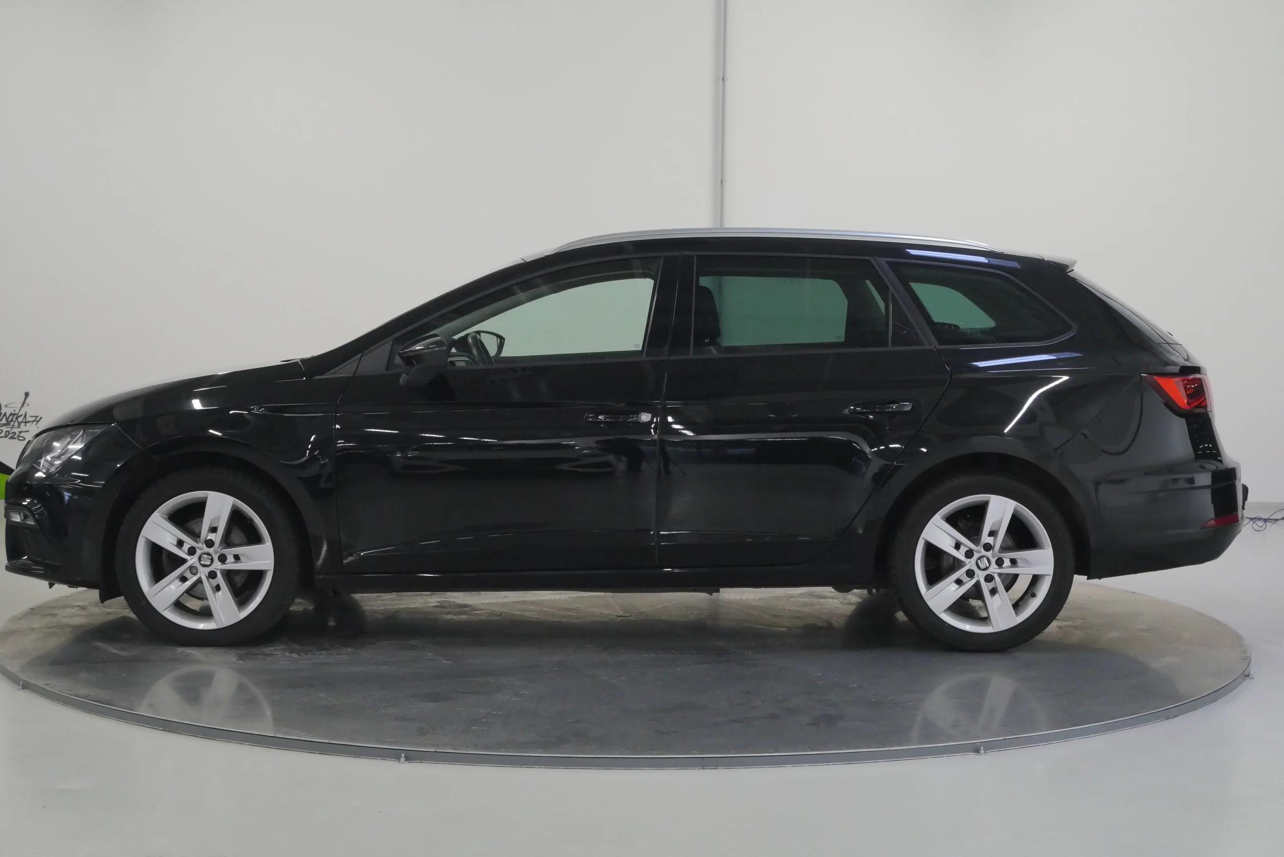 Seat Leon 1.6 TDI 85 kW automatic, Česko — foto 3 z 6