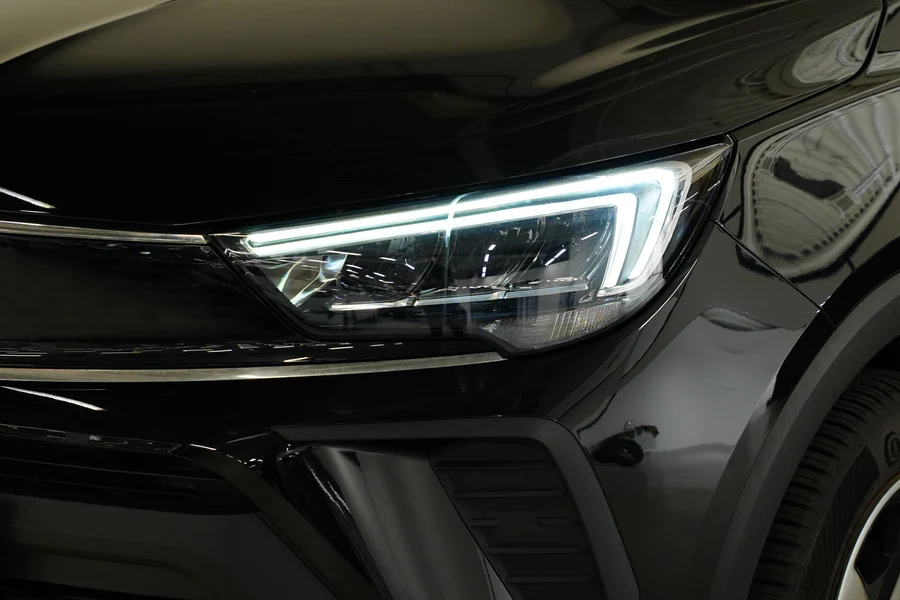 Opel Crossland X Edition 1.2i 61 kW, Česko — foto 9 z 27