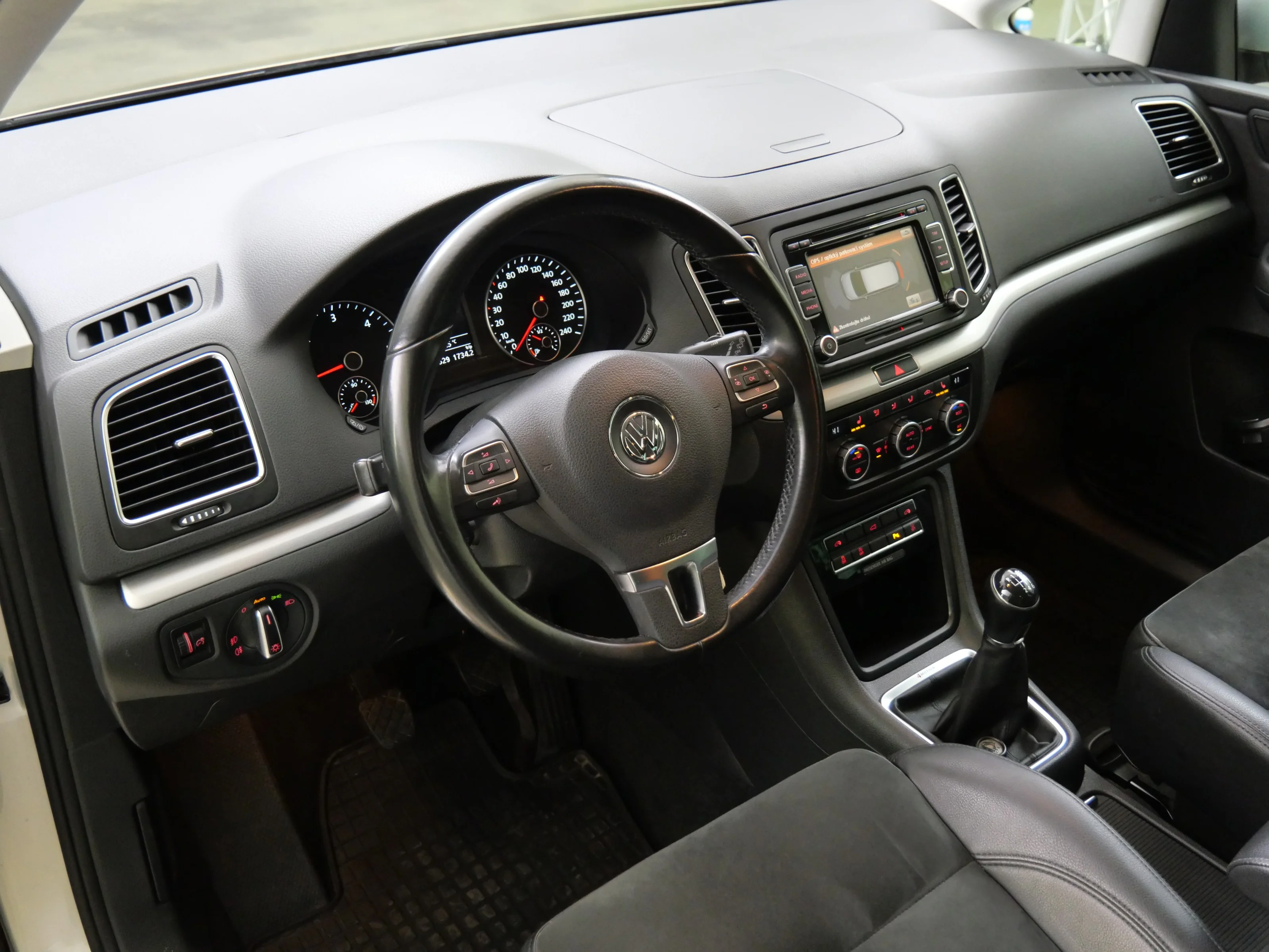 Volkswagen Sharan 4x4 2.0 TDI 103 kW, Česko — foto 5 z 6
