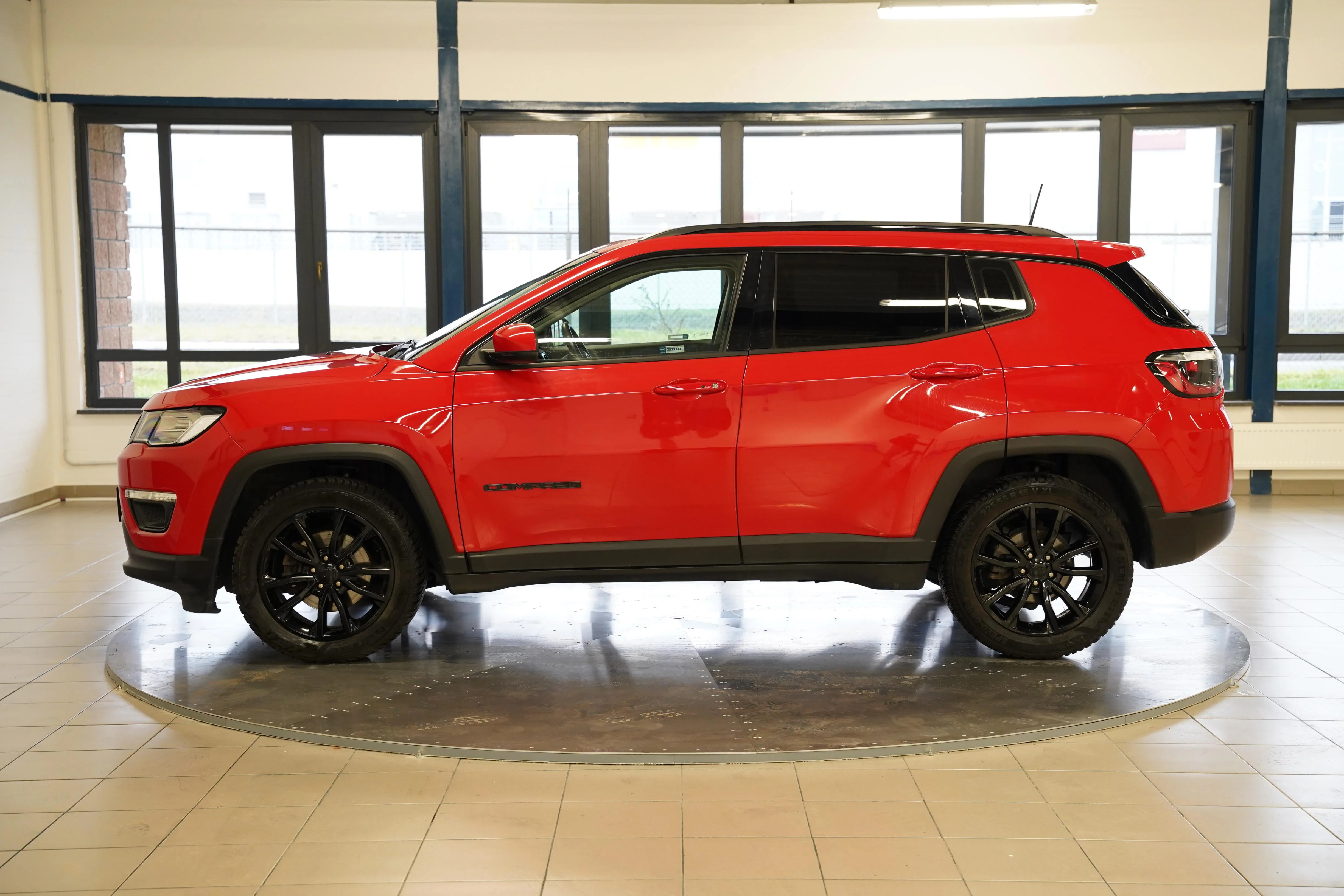 Jeep Compass Turbo Night 1.3 T 110 kW automatic, Česko — foto 3 z 6