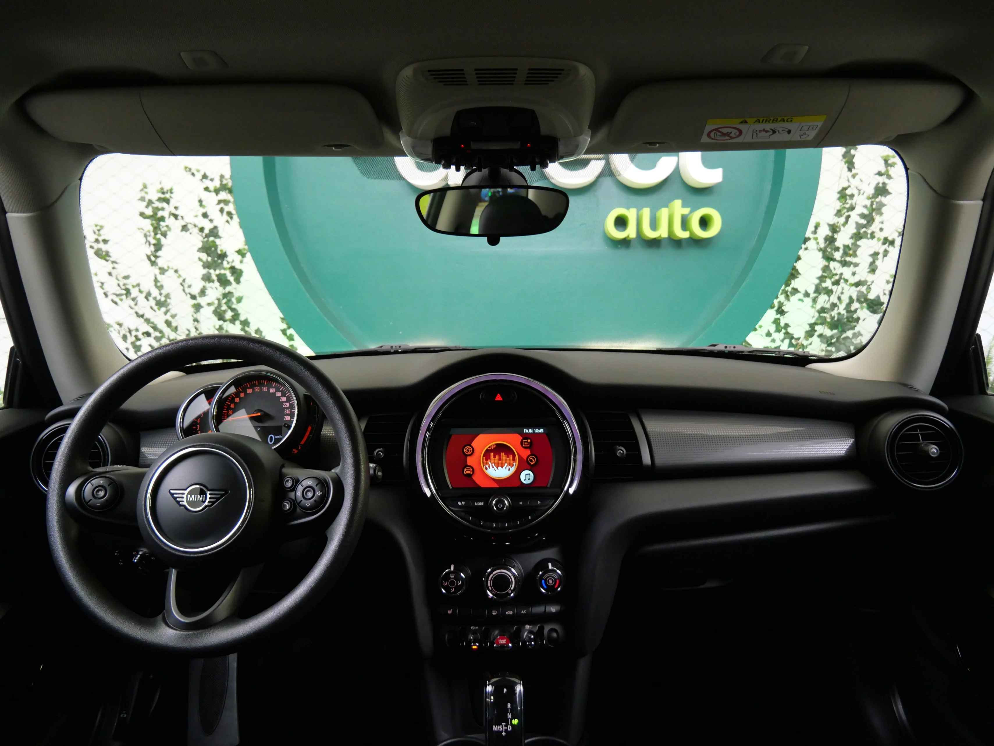 MINI Cooper 1.5i 100 kW automatic, Česko — foto 5 z 6