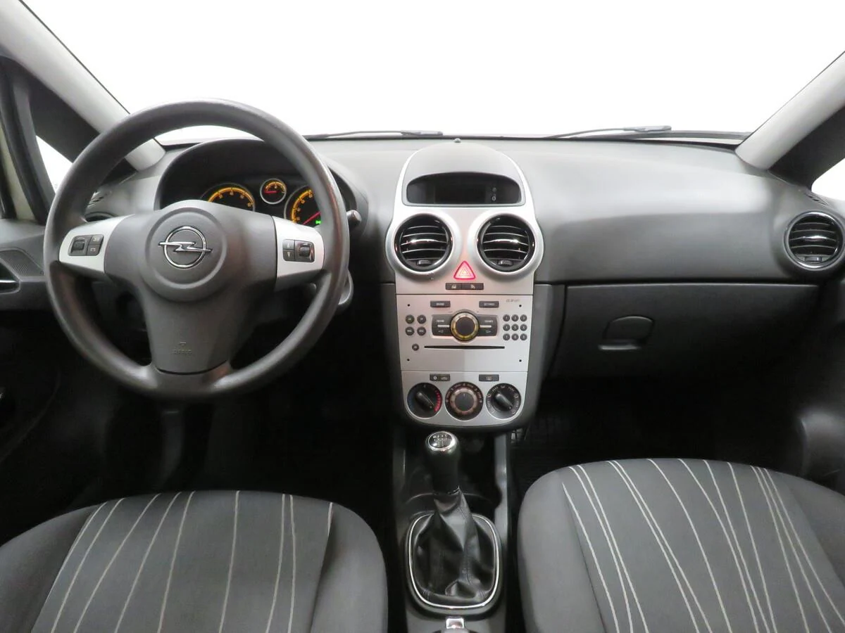 Opel Corsa 16V 1.2 59 kW, Česko — foto 5 z 6