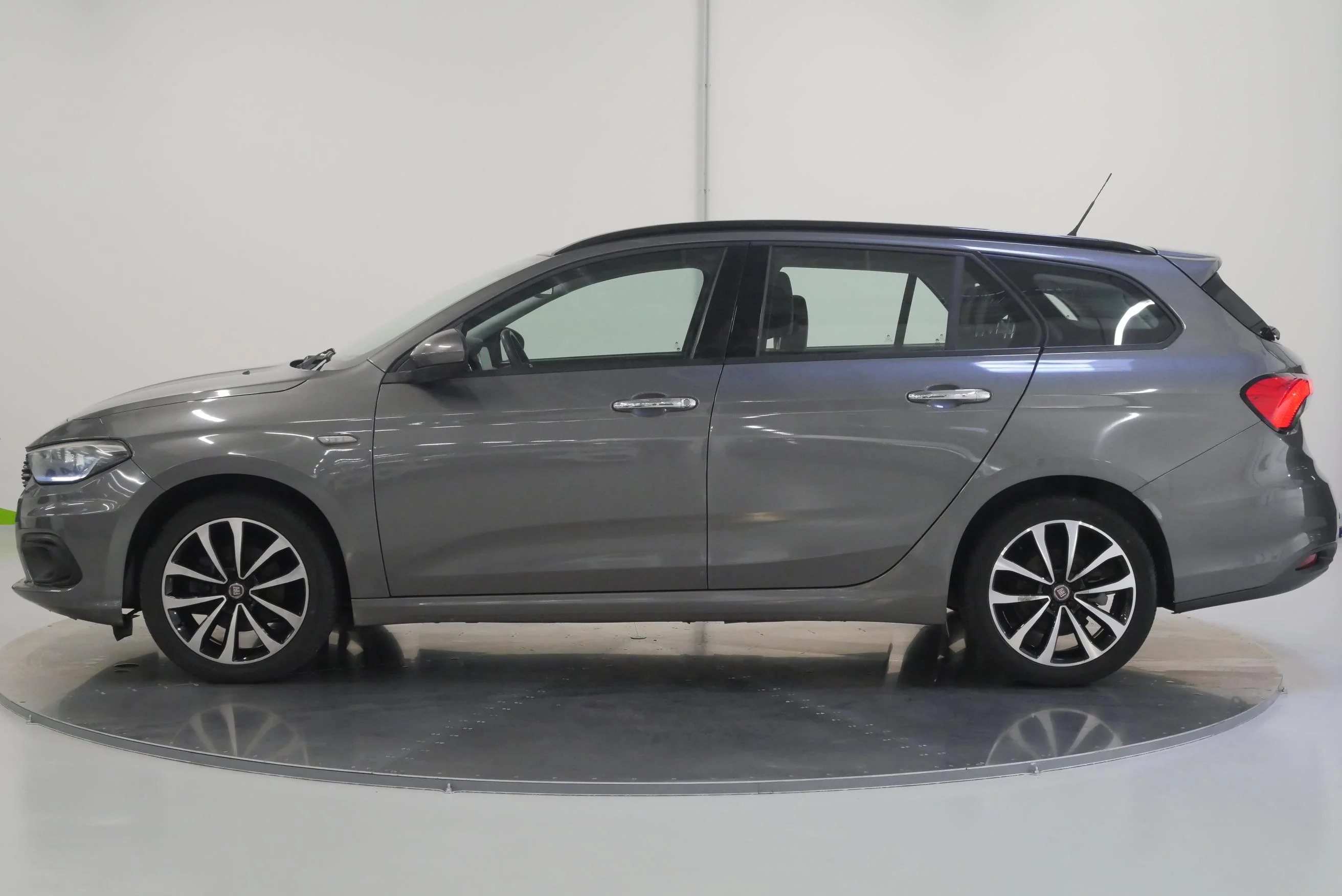 Fiat Tipo 1.4 i 70 kW, Česko — foto 3 z 6