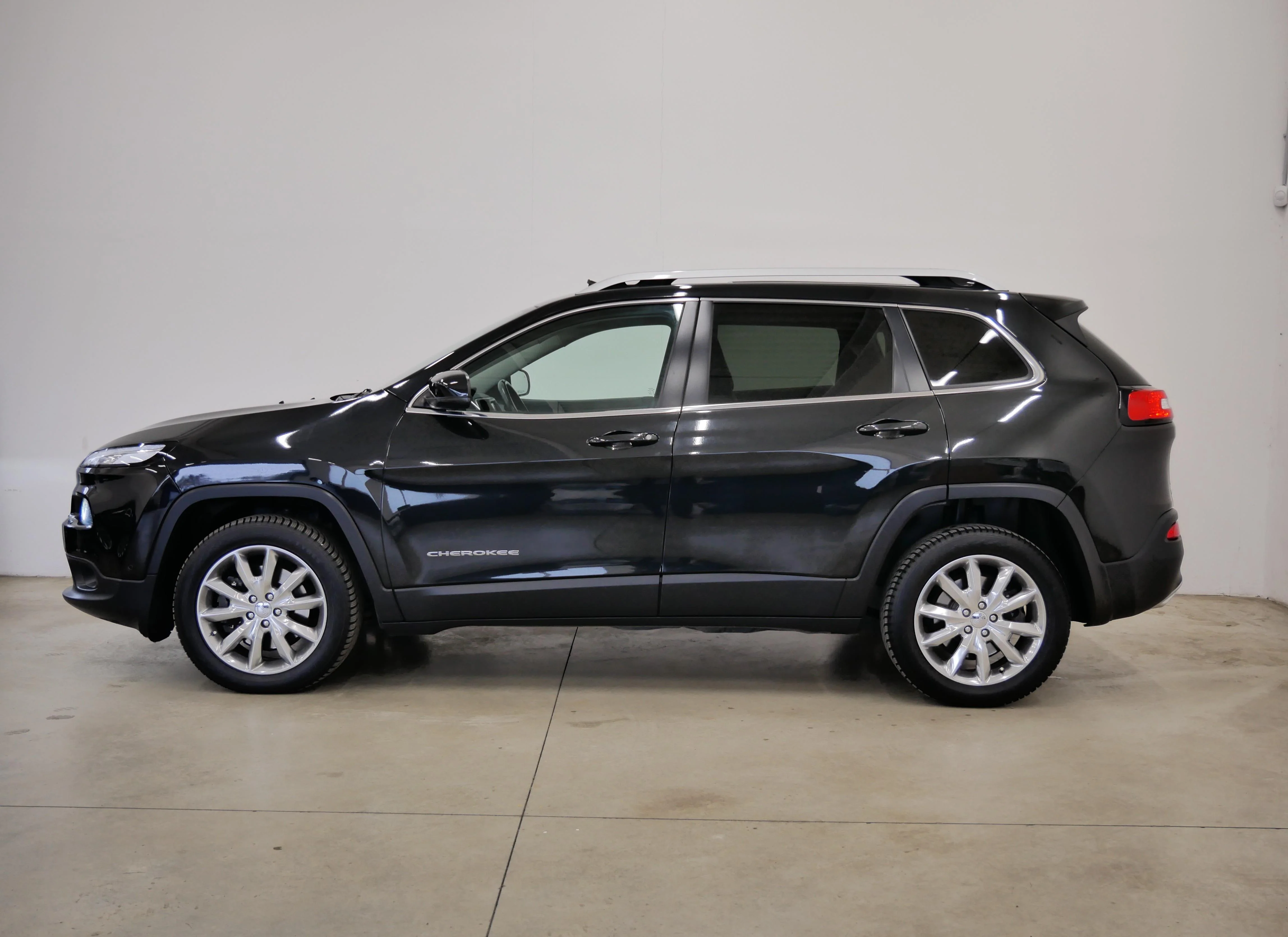 Jeep Cherokee M-jet 4x4 2.0 125 kW automatic, Česko — foto 3 z 6
