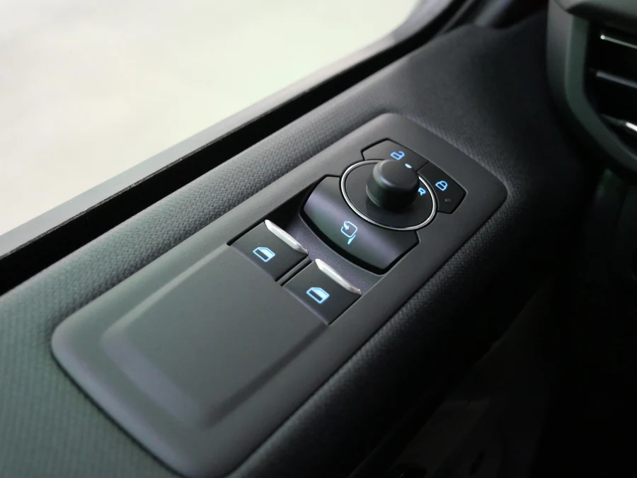 Ford Tourneo Custom EcoBlue 2.0 125 kW automatic, Česko — foto 12 z 25