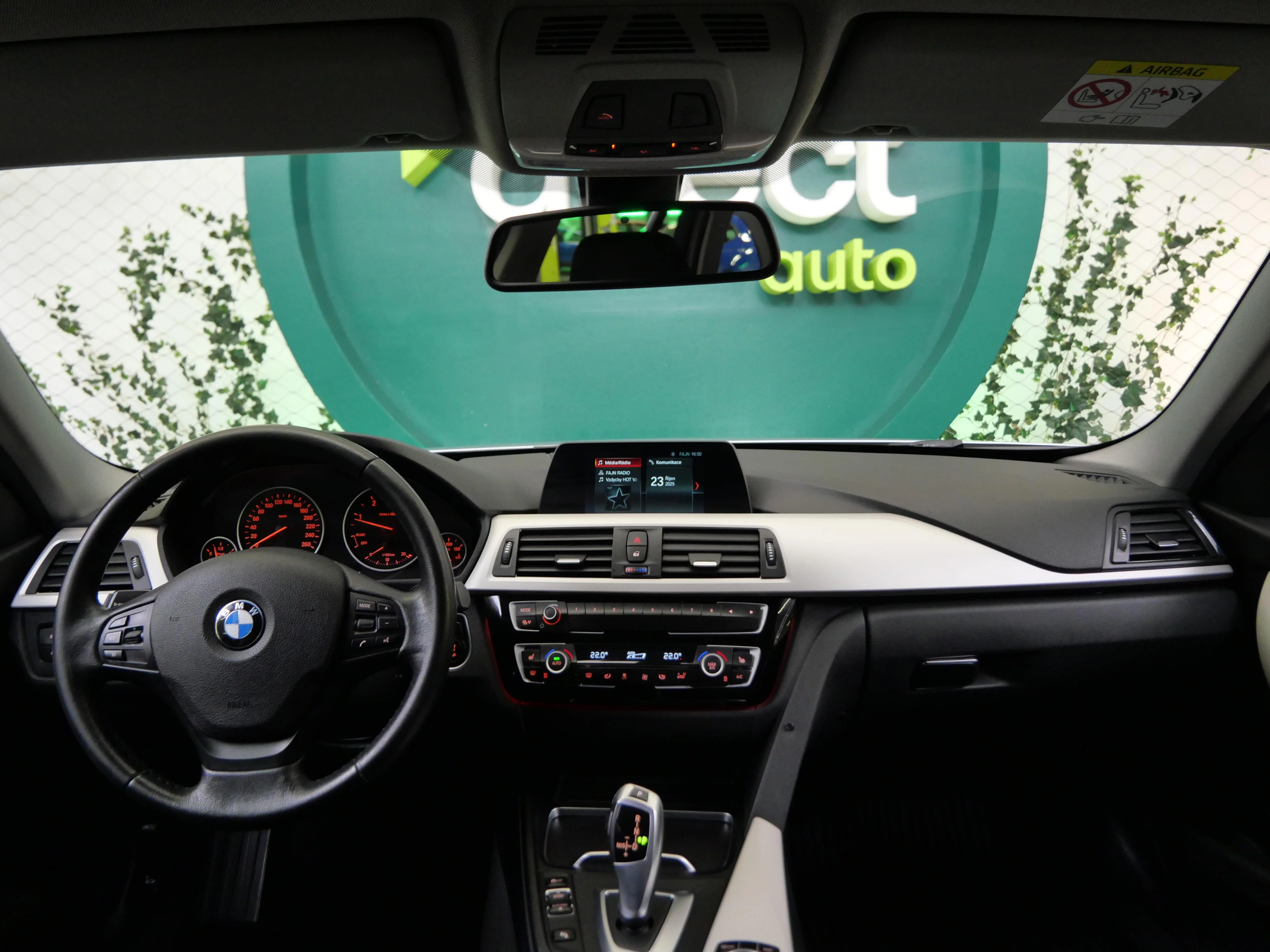 BMW 3 xDrive 140 kW automatic, Česko — foto 5 z 6
