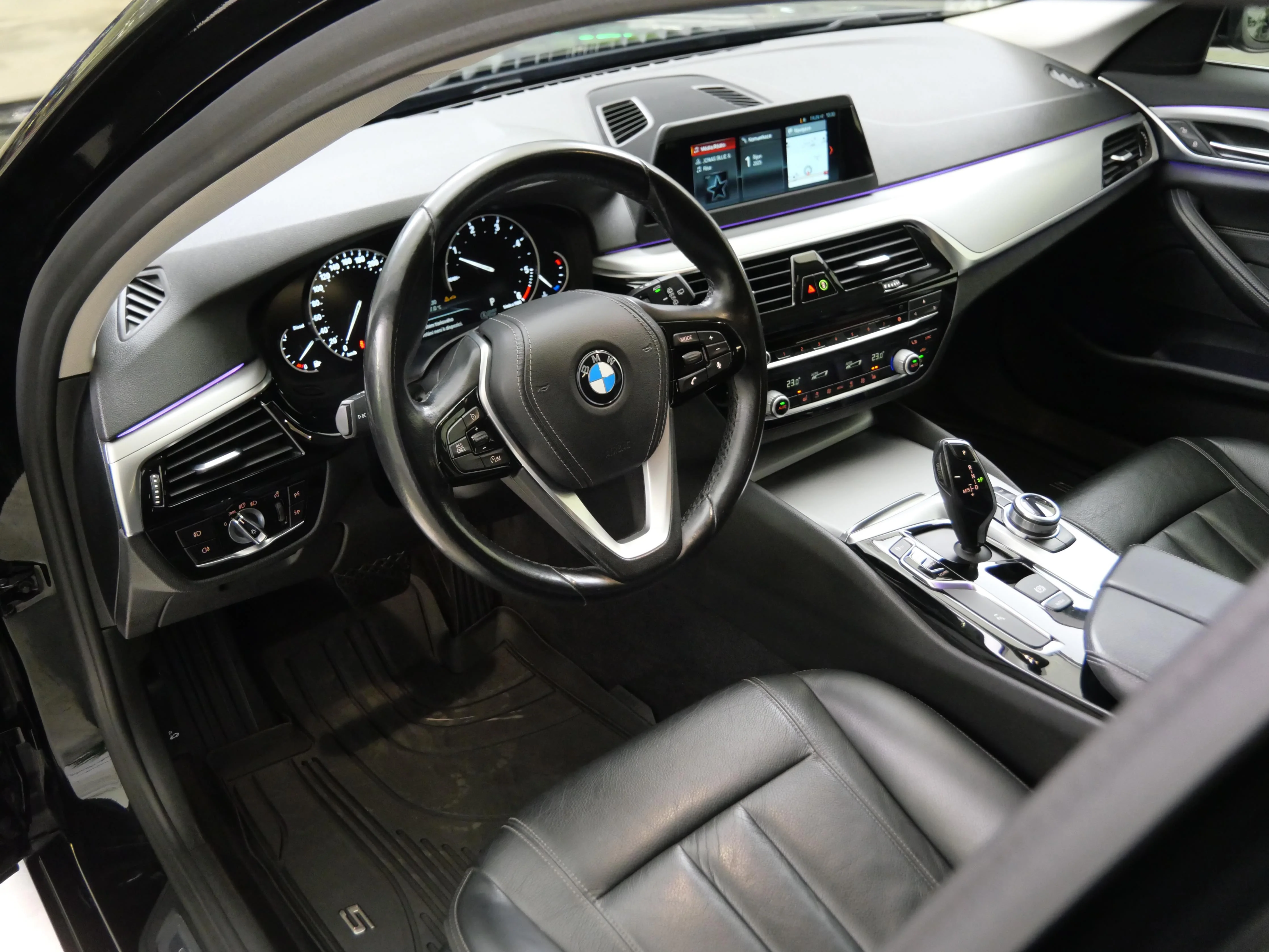 BMW Řada 5 xDrive 140 kW automatic, Česko — foto 5 z 6