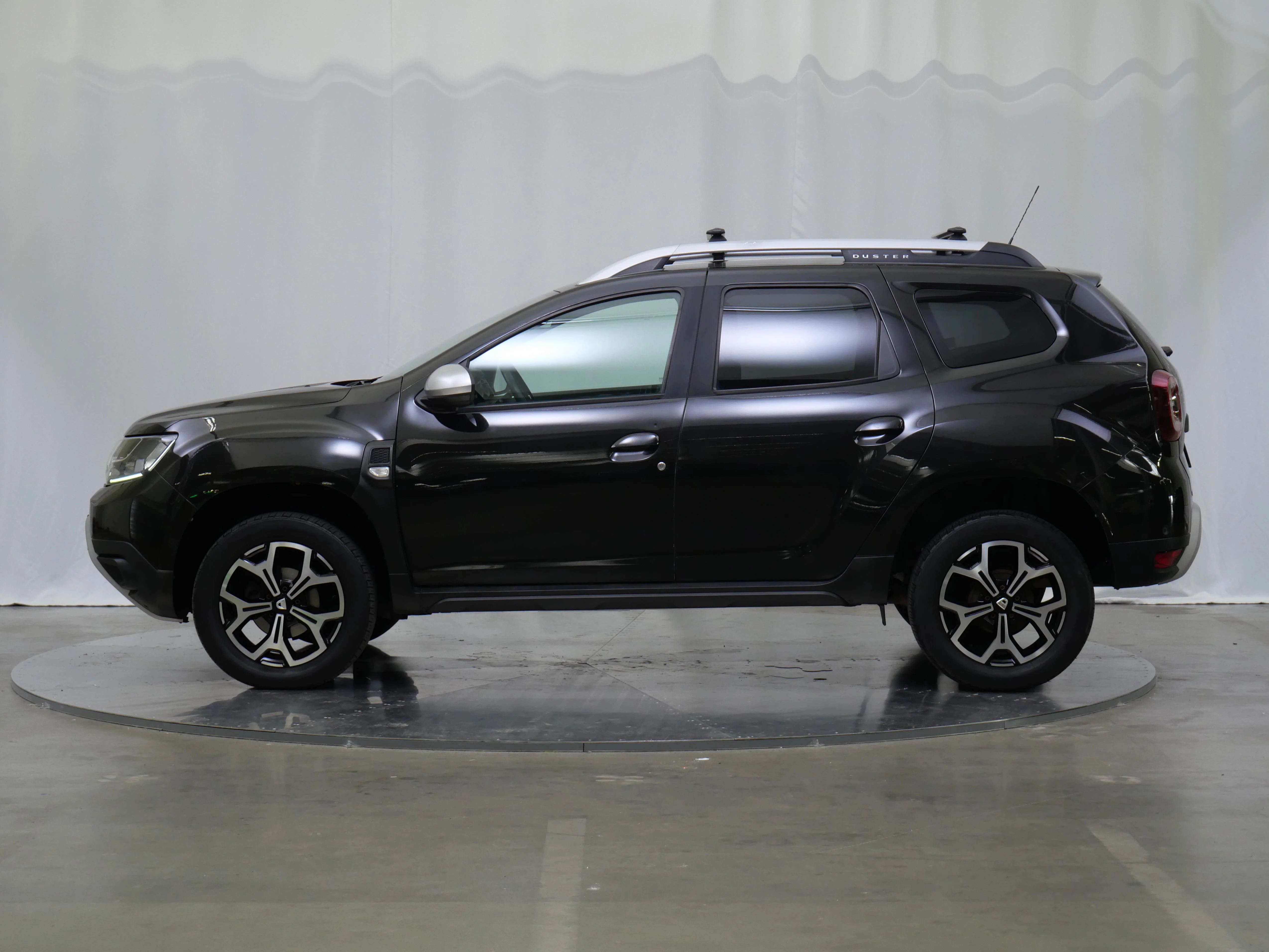 Dacia Duster SCe 1.6 84 kW, Česko — foto 3 z 6